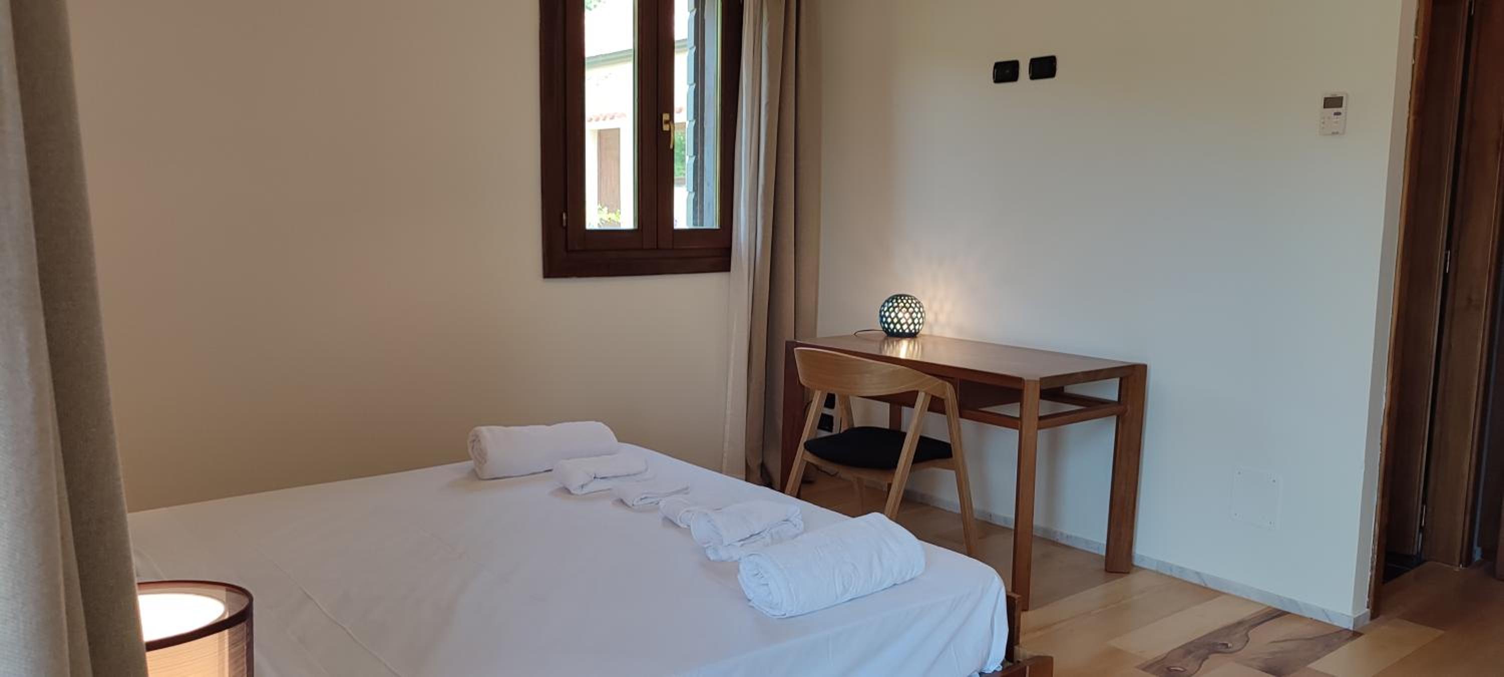 Large Double Room photo 3