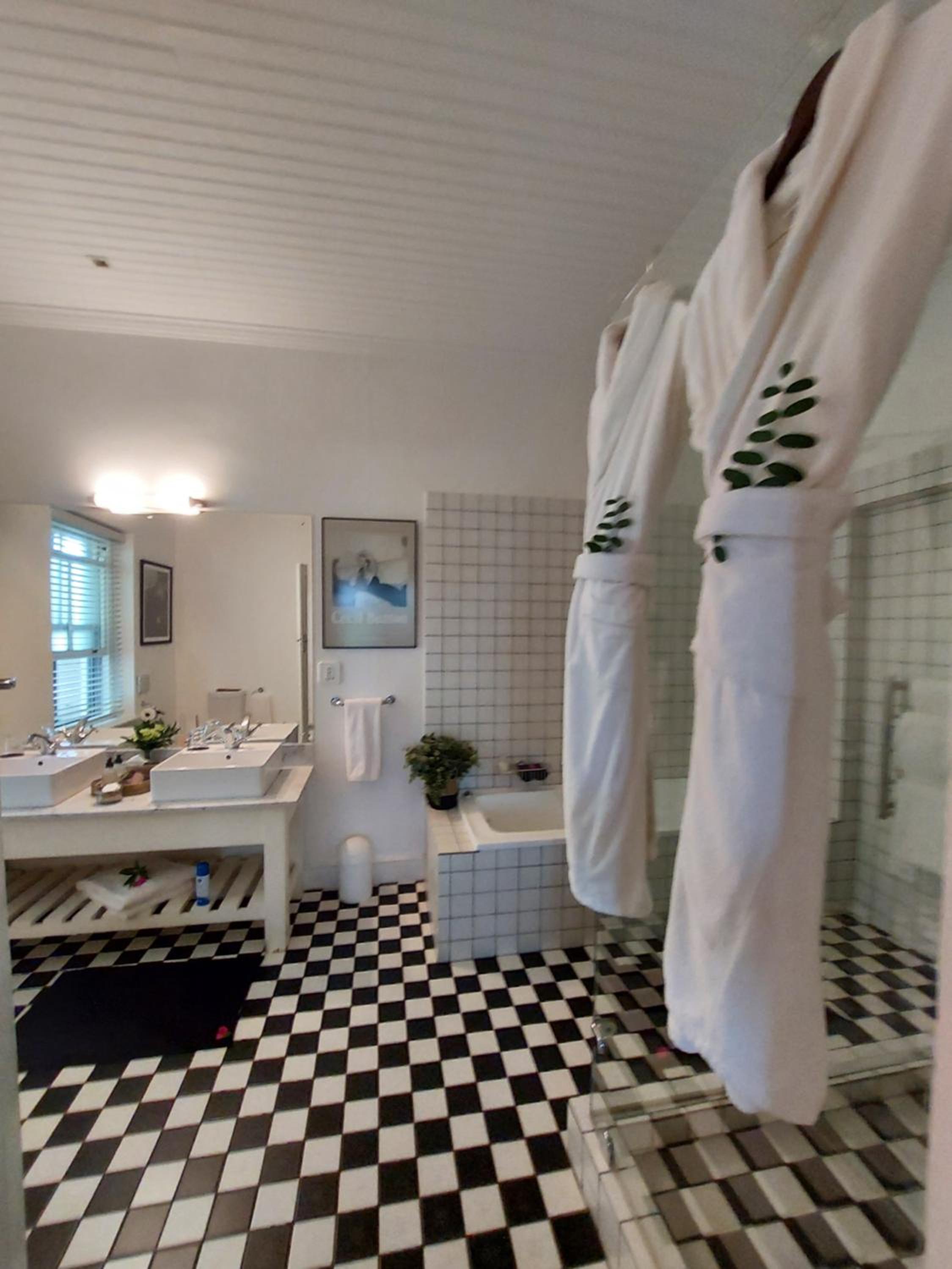 Executive Suite 6 - Photo 10