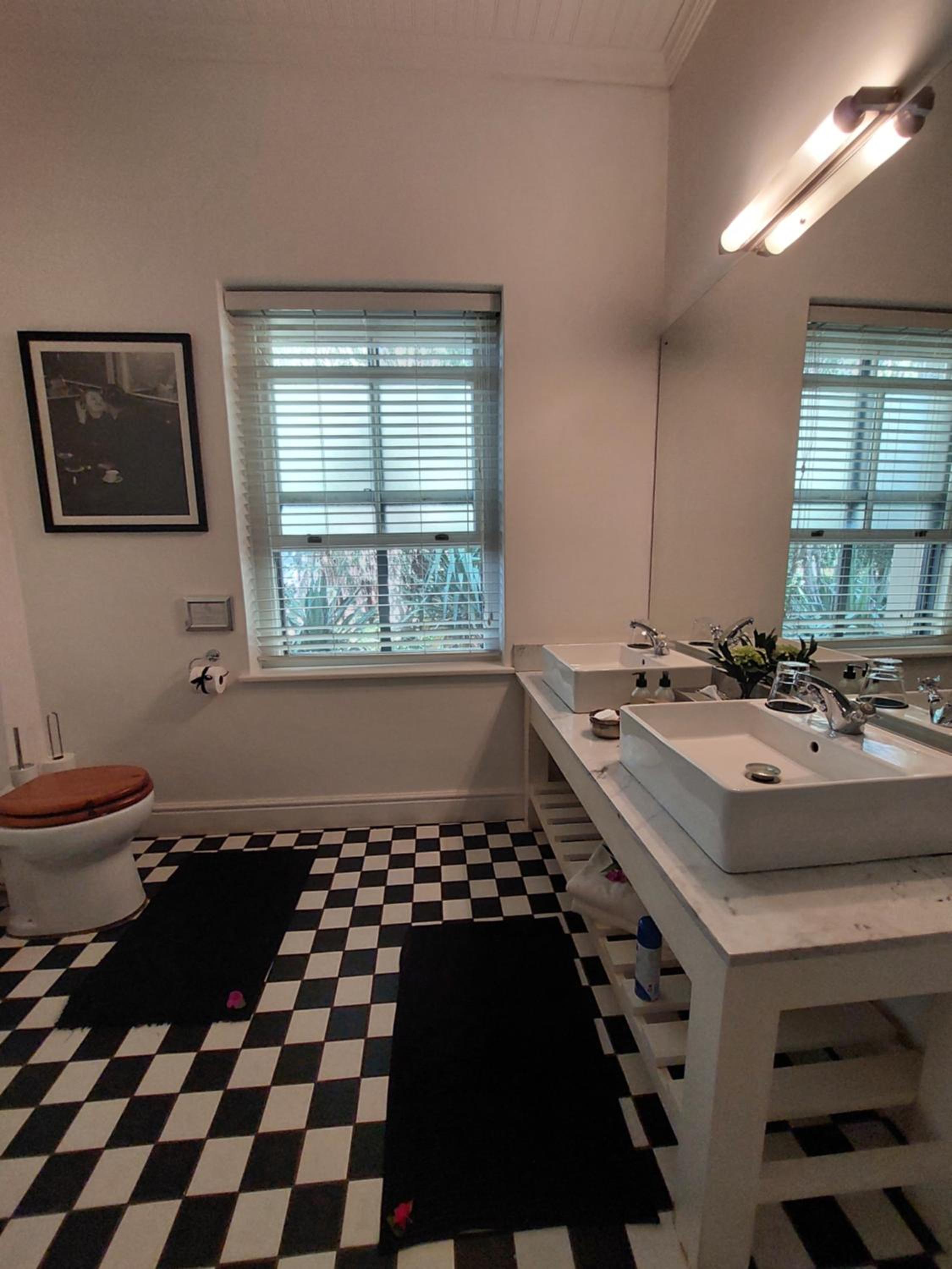 Executive Suite 6 - Photo 11