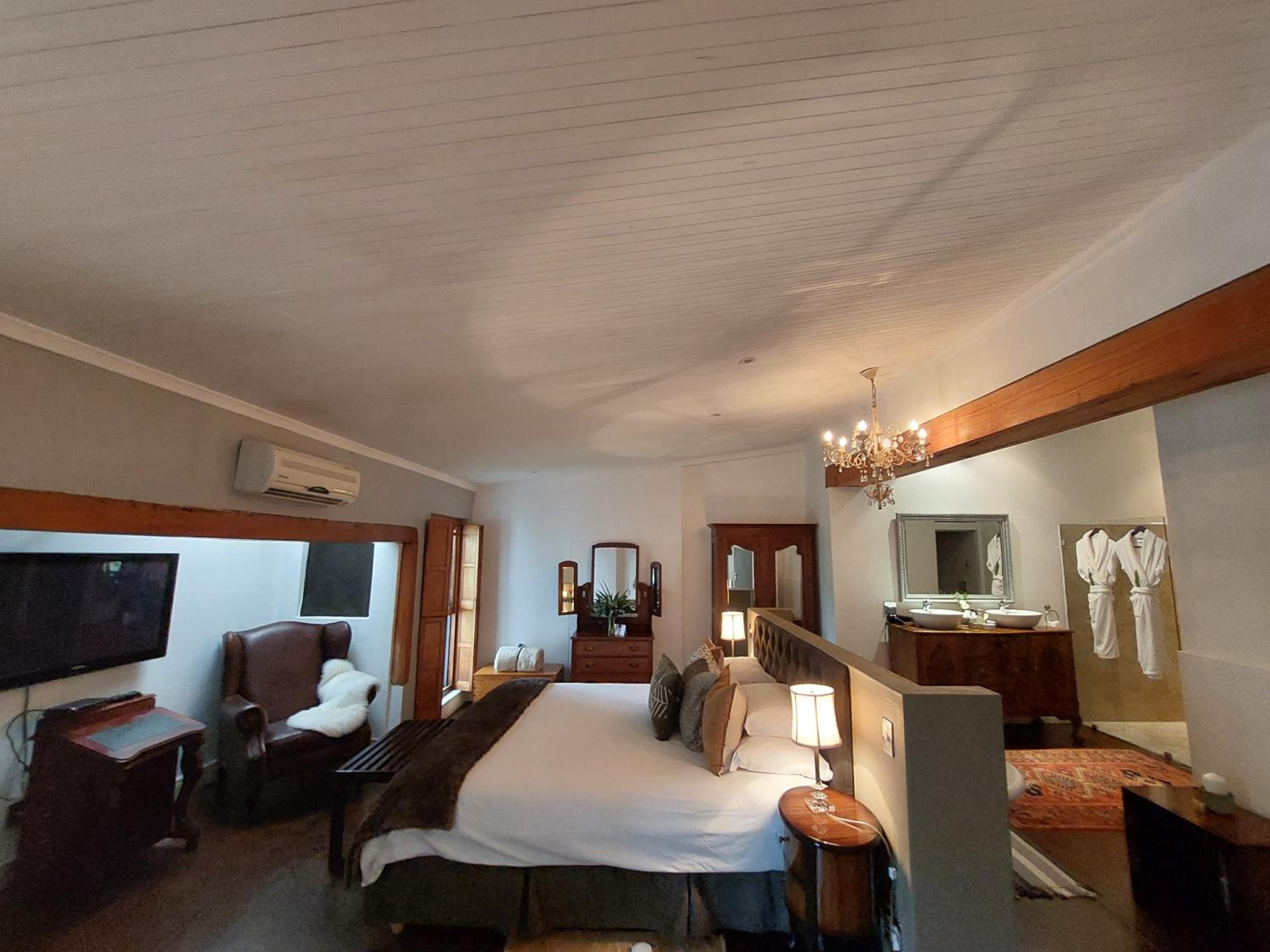 Executive Suite 9 - Photo 1