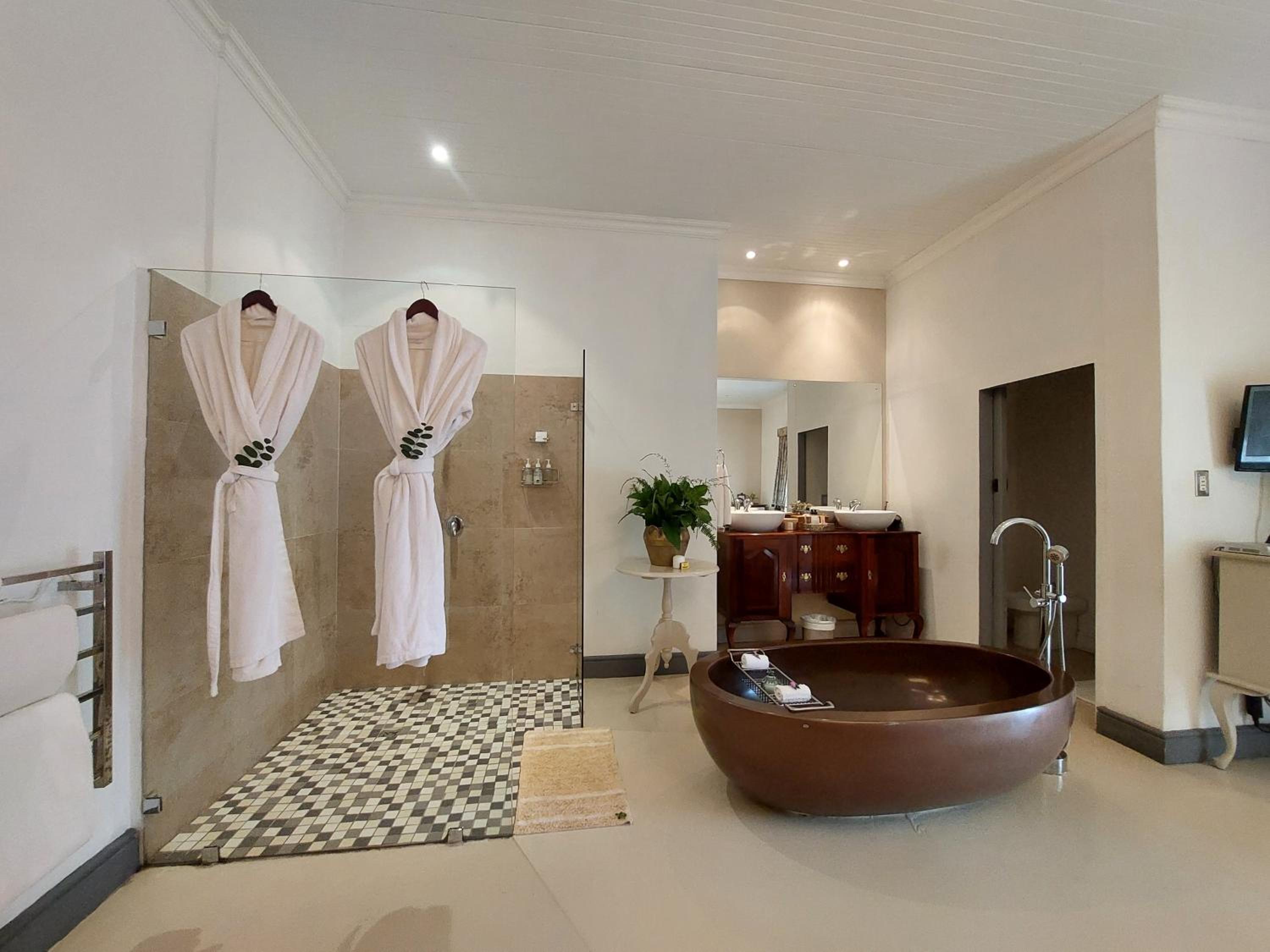 Superior Suite 7 - Photo 7