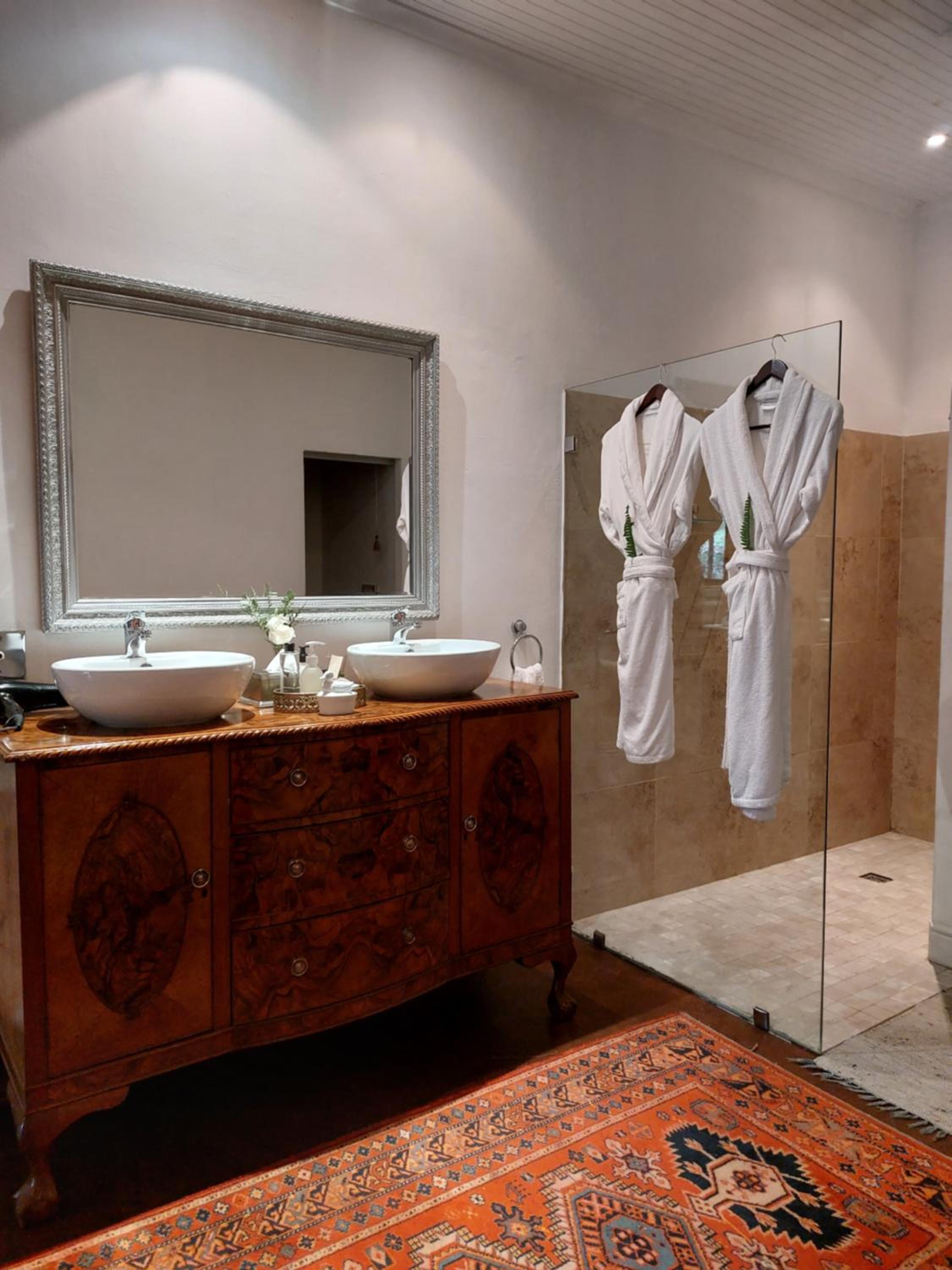 Executive Suite 9 - Photo 3