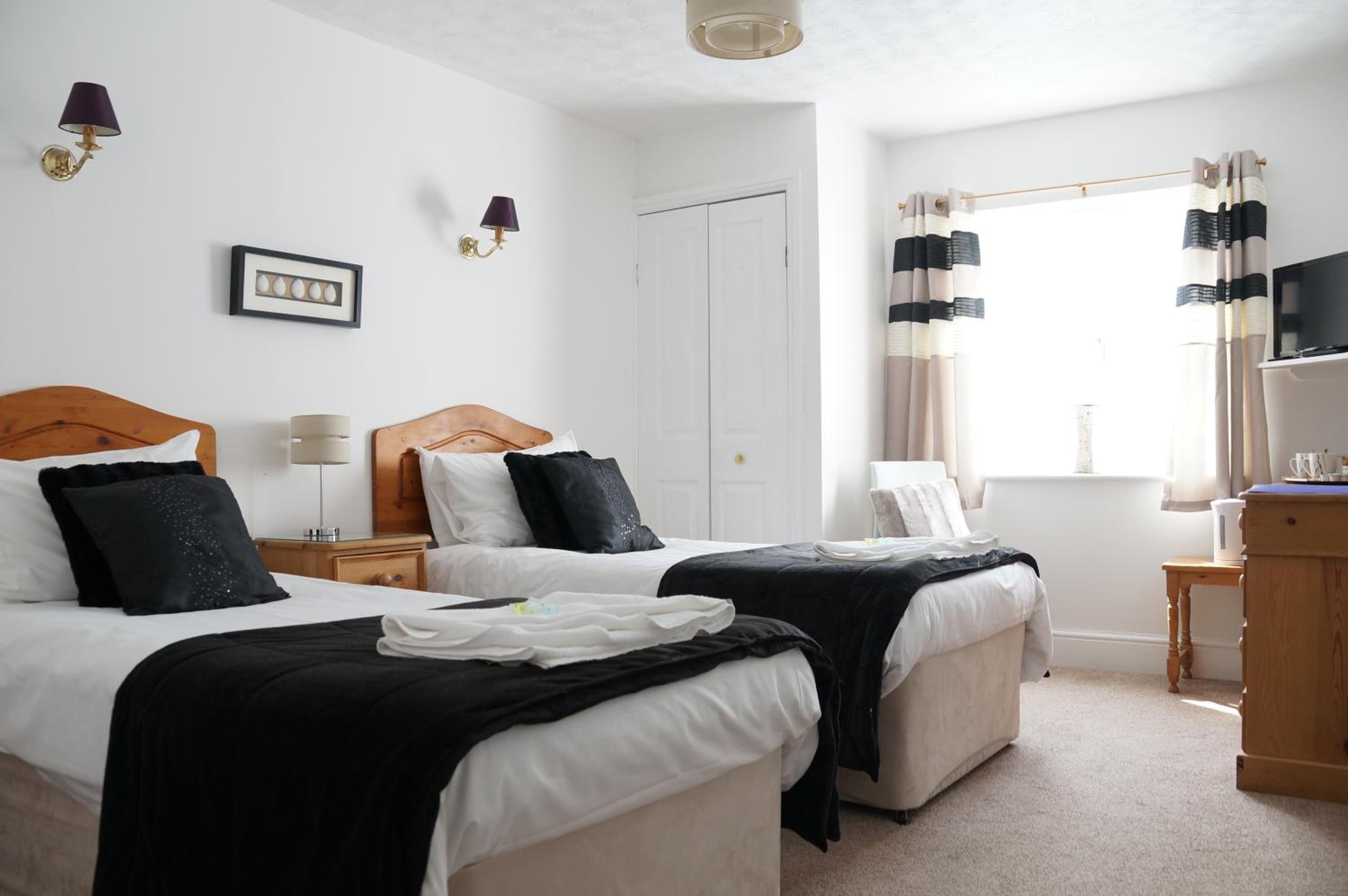 Standard Twin Room - Photo 5