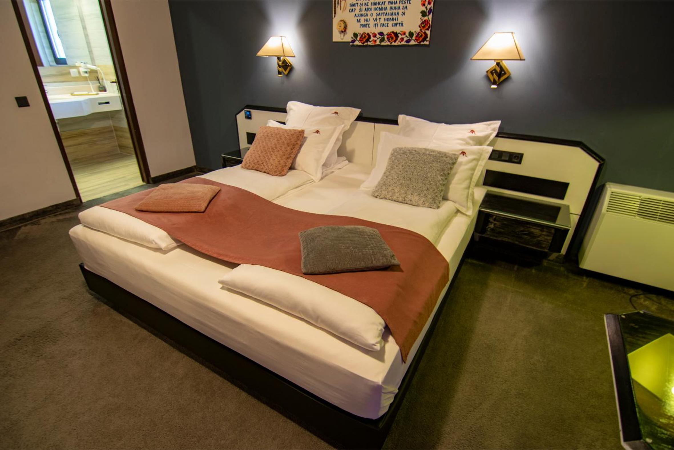 Deluxe Double Room with Balcony photo 1
