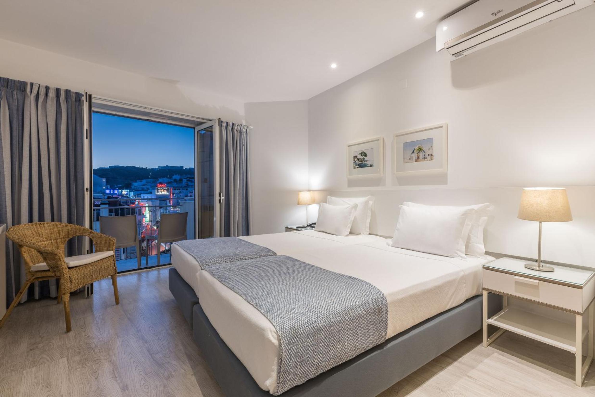 Double or Twin Room with Balcony photo 1