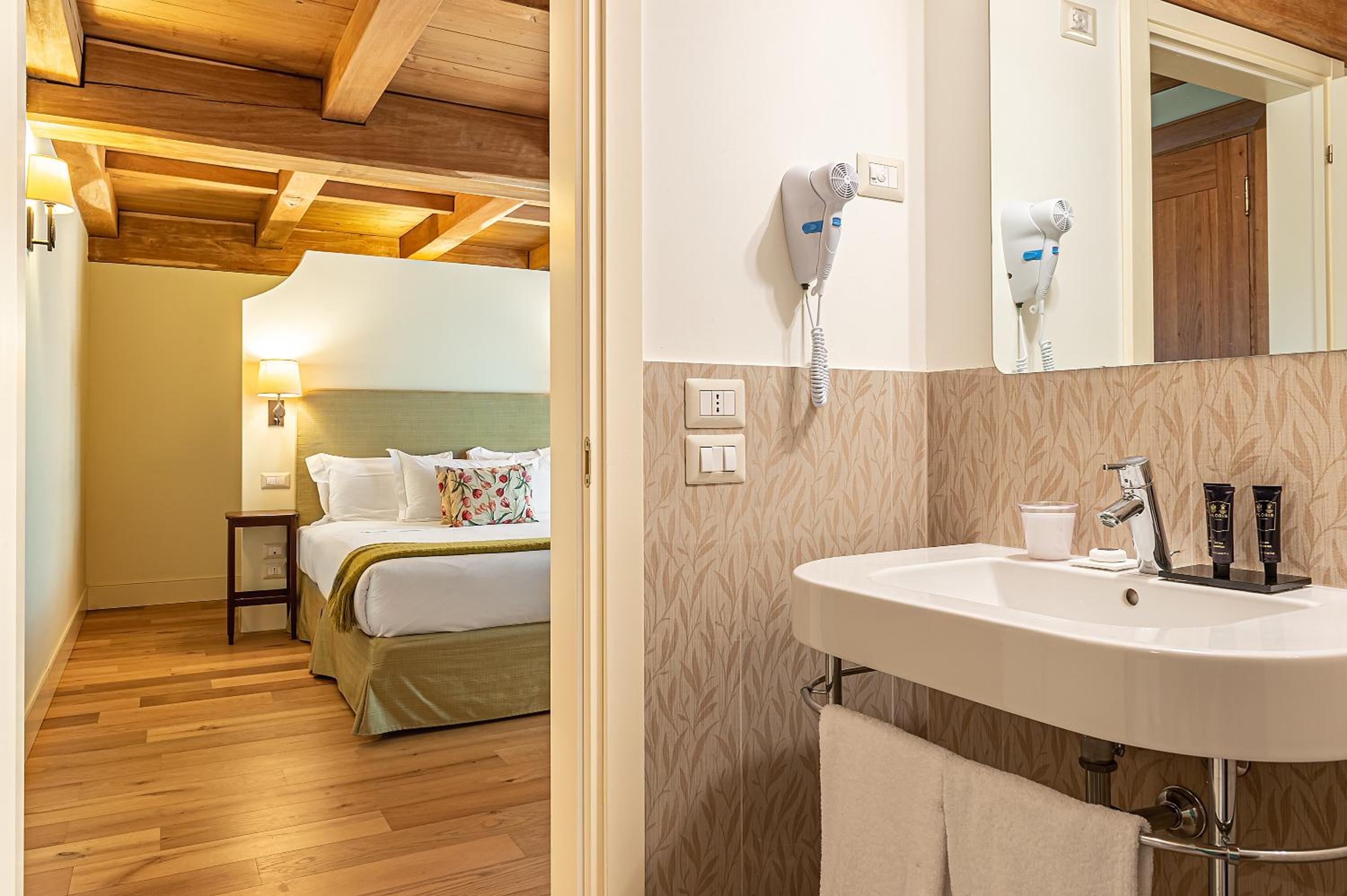 Superior Double Room - Photo 12