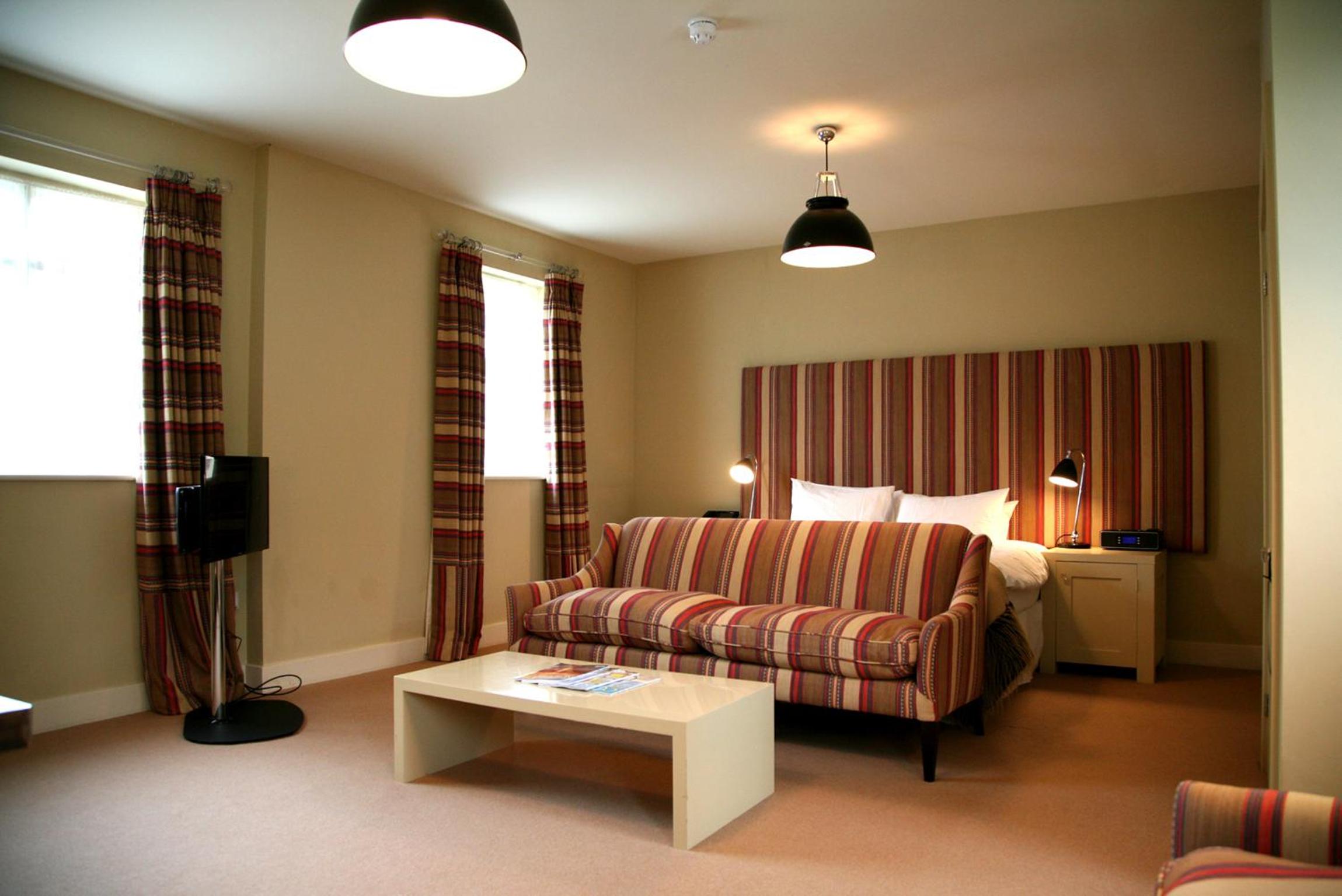 Luxury King Room - Photo 11
