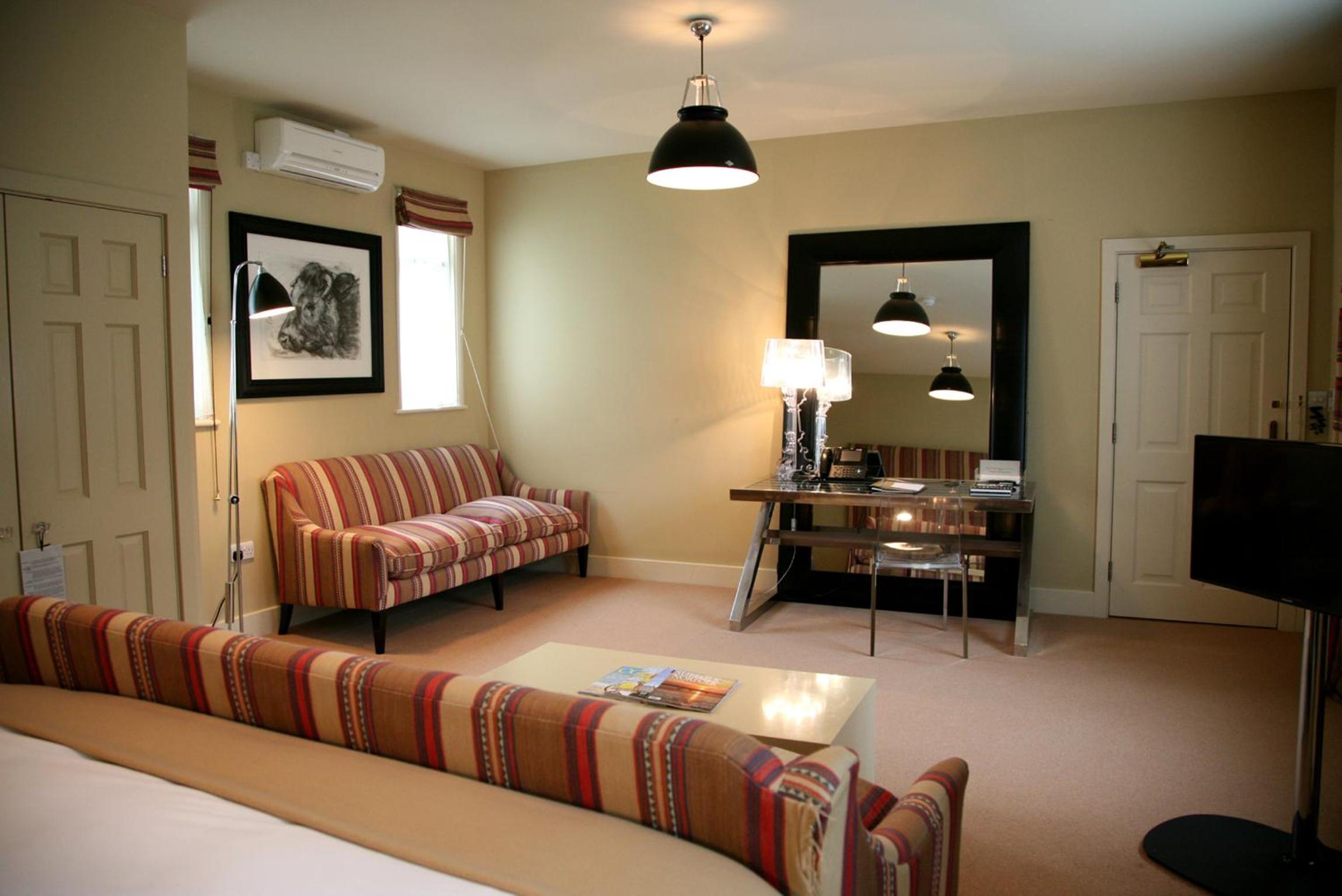 Luxury King Room - Photo 10