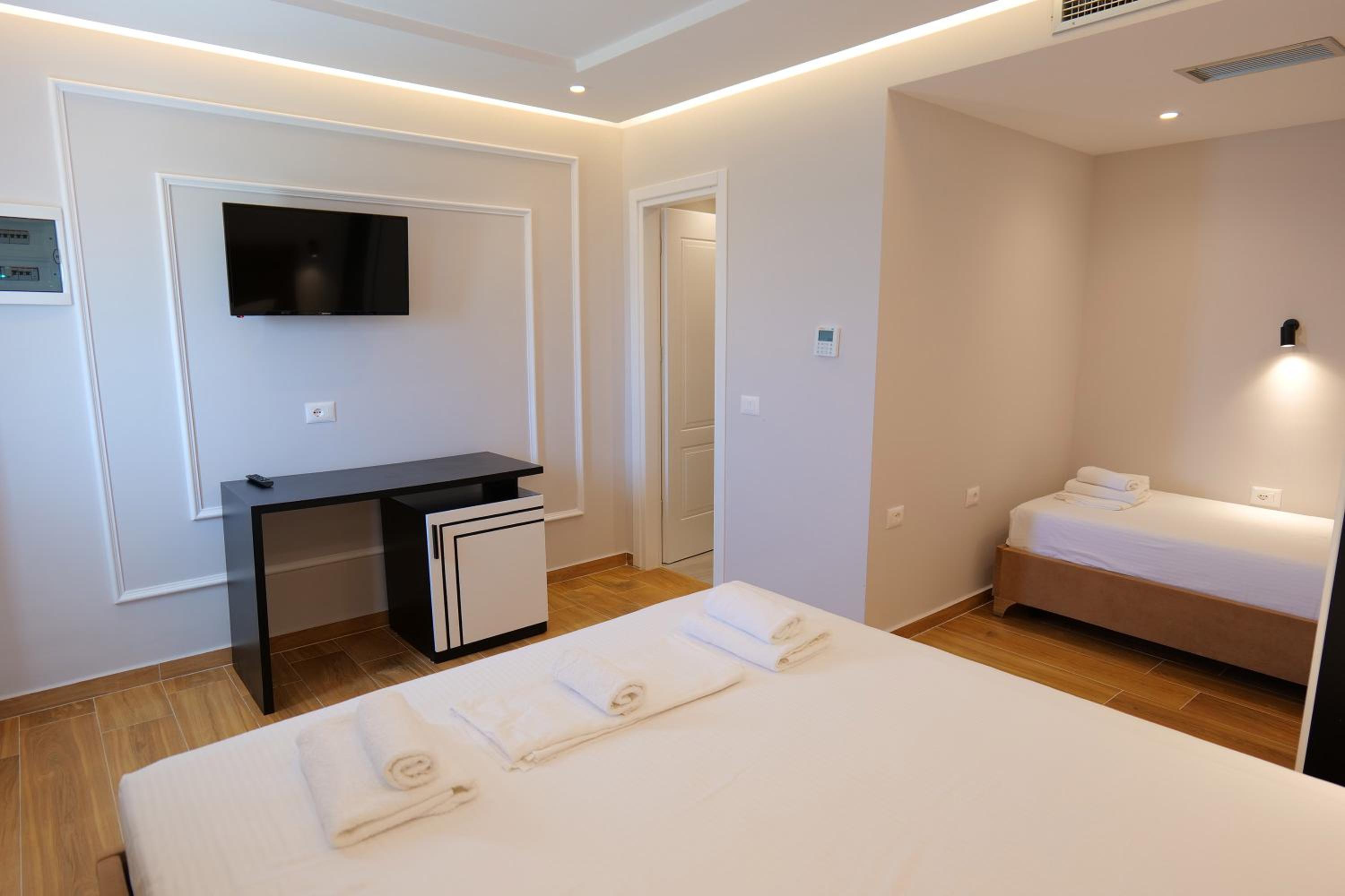 Deluxe Triple Room photo 3