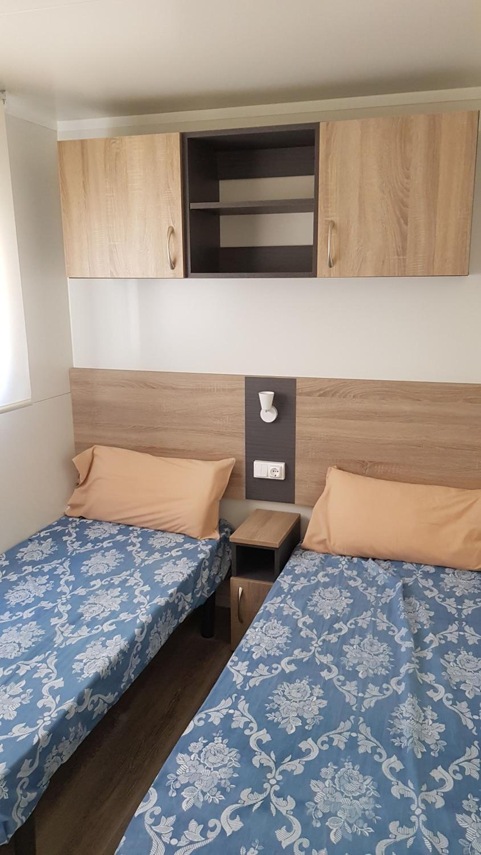 Mobile Home - Photo 4