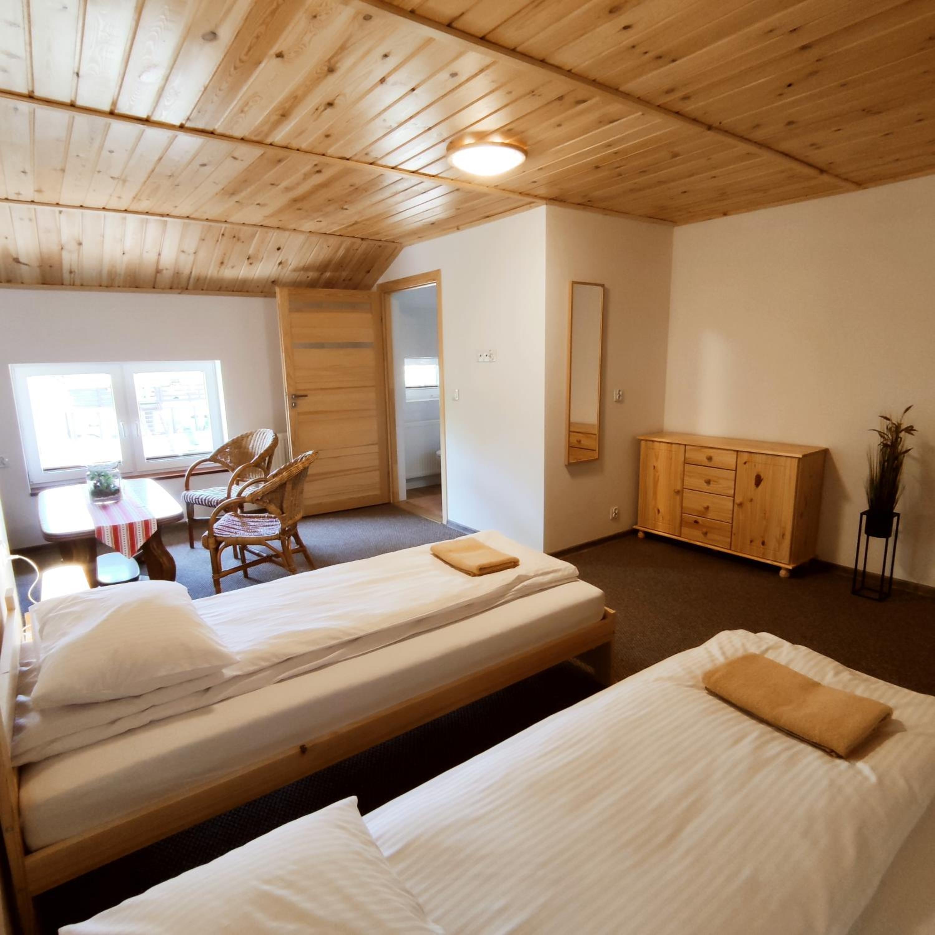 Double or Twin Room with Private Bathroom photo 3