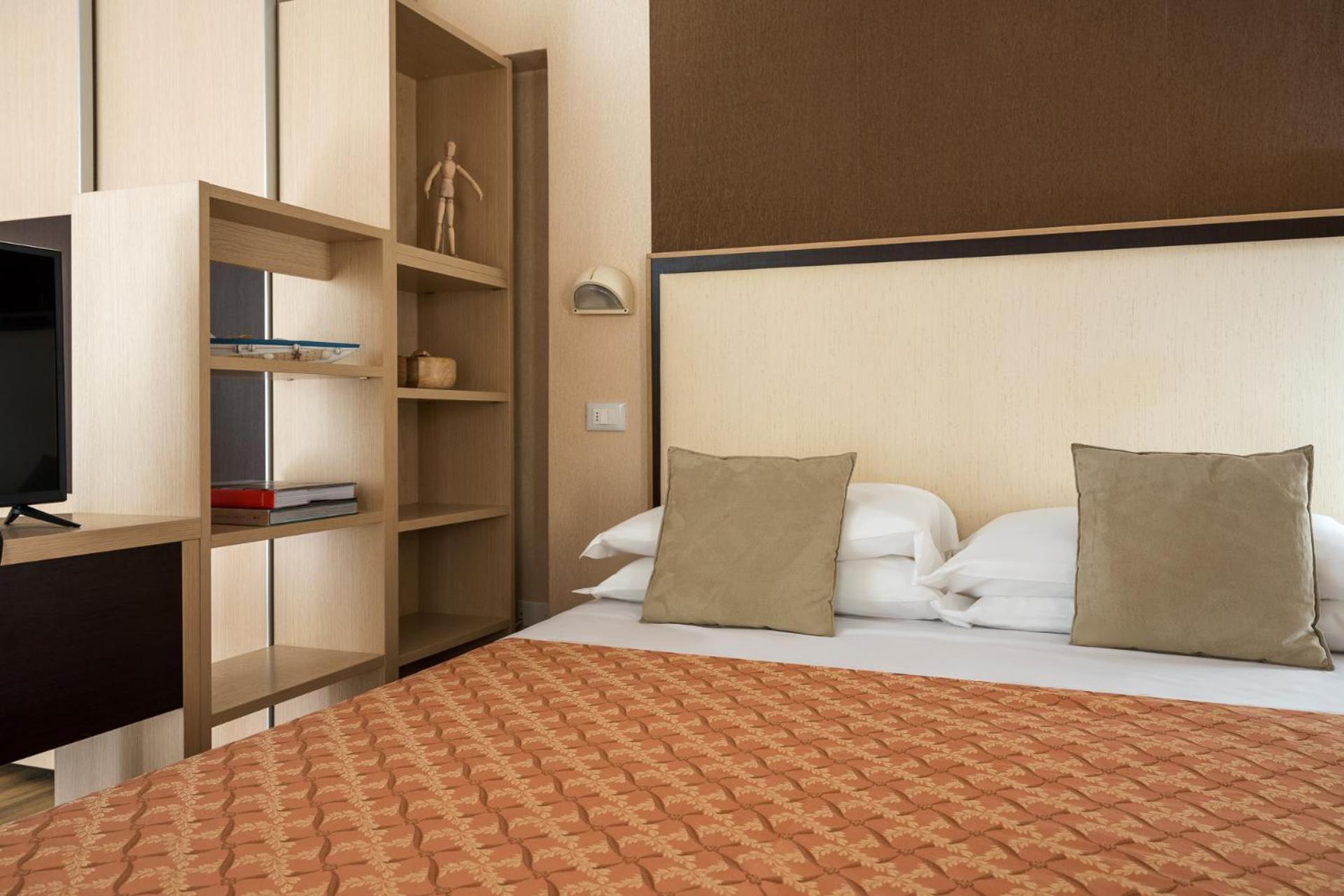Deluxe Family Room - Photo 2