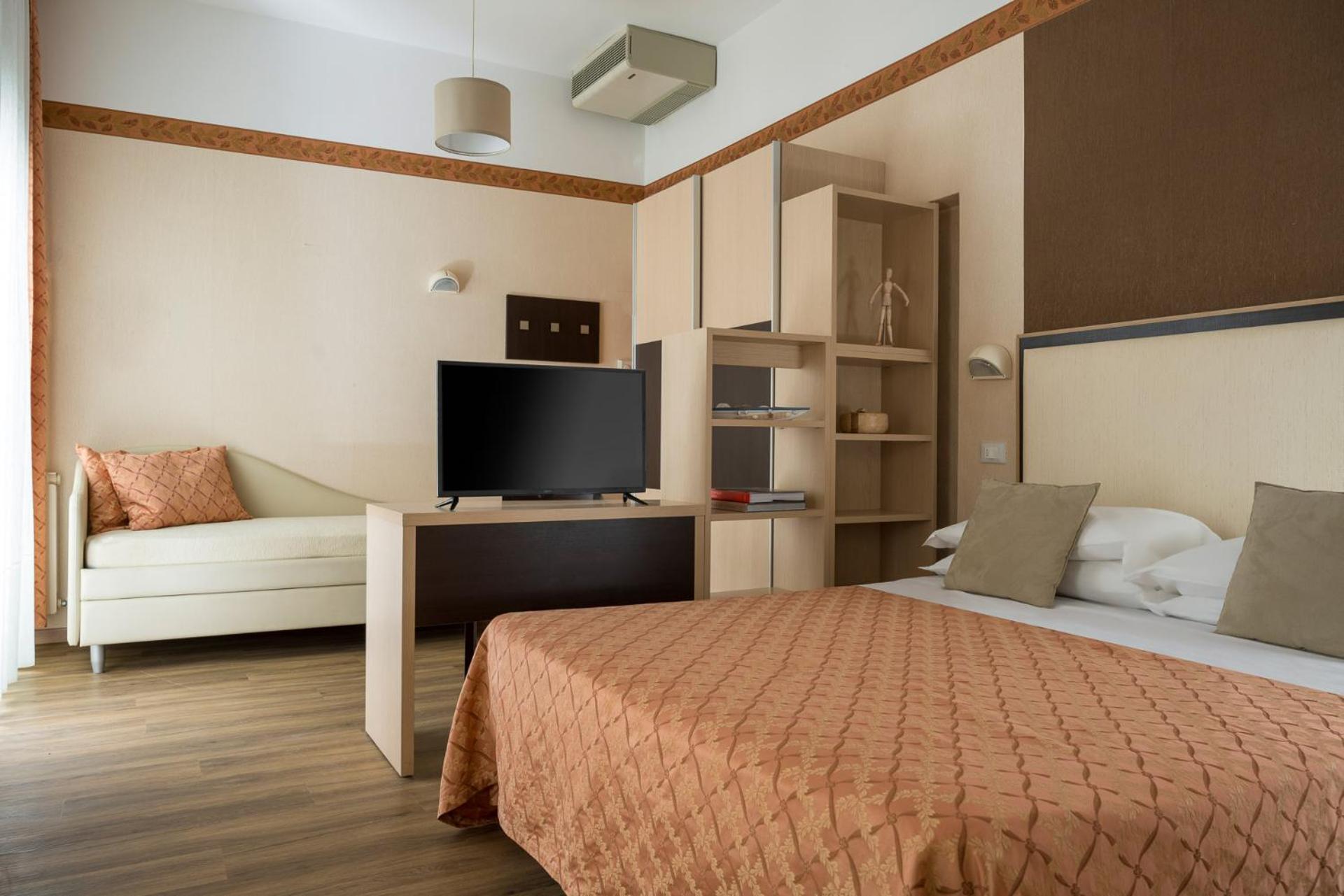 Deluxe Family Room - Photo 1