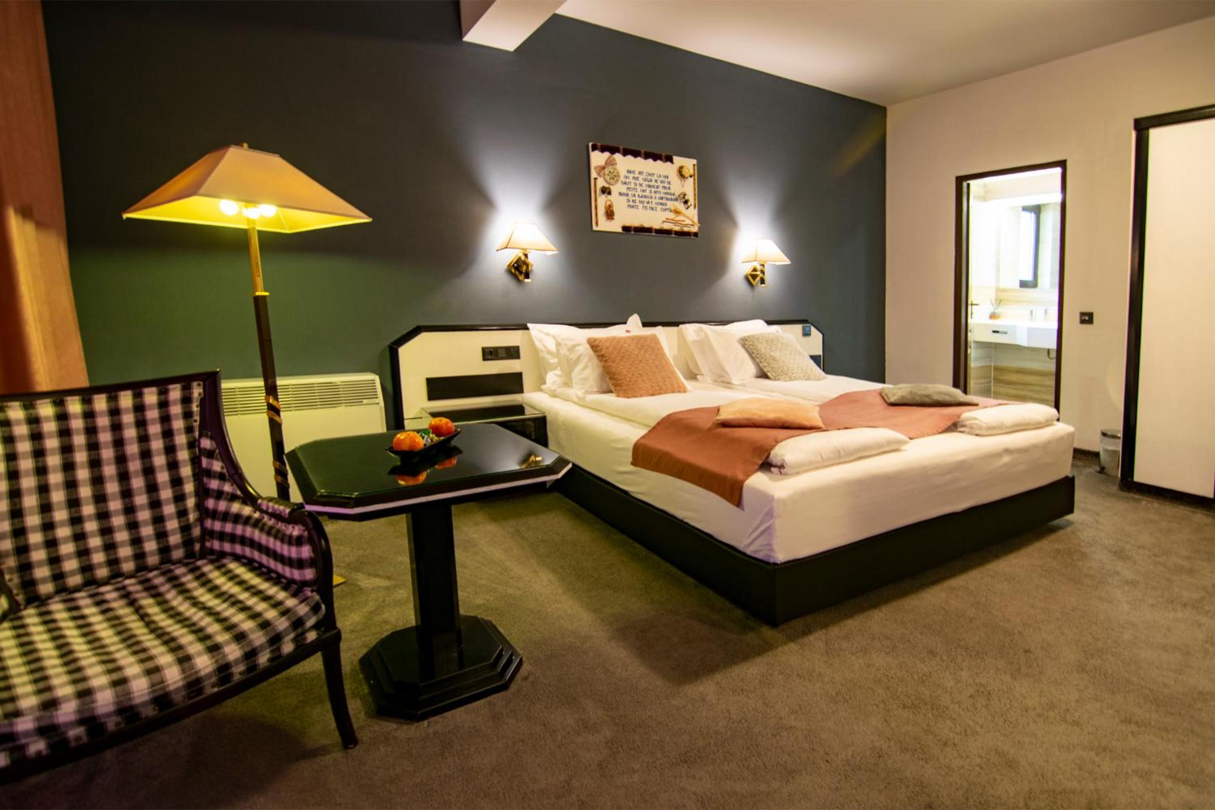 Queen Room with Balcony photo 2