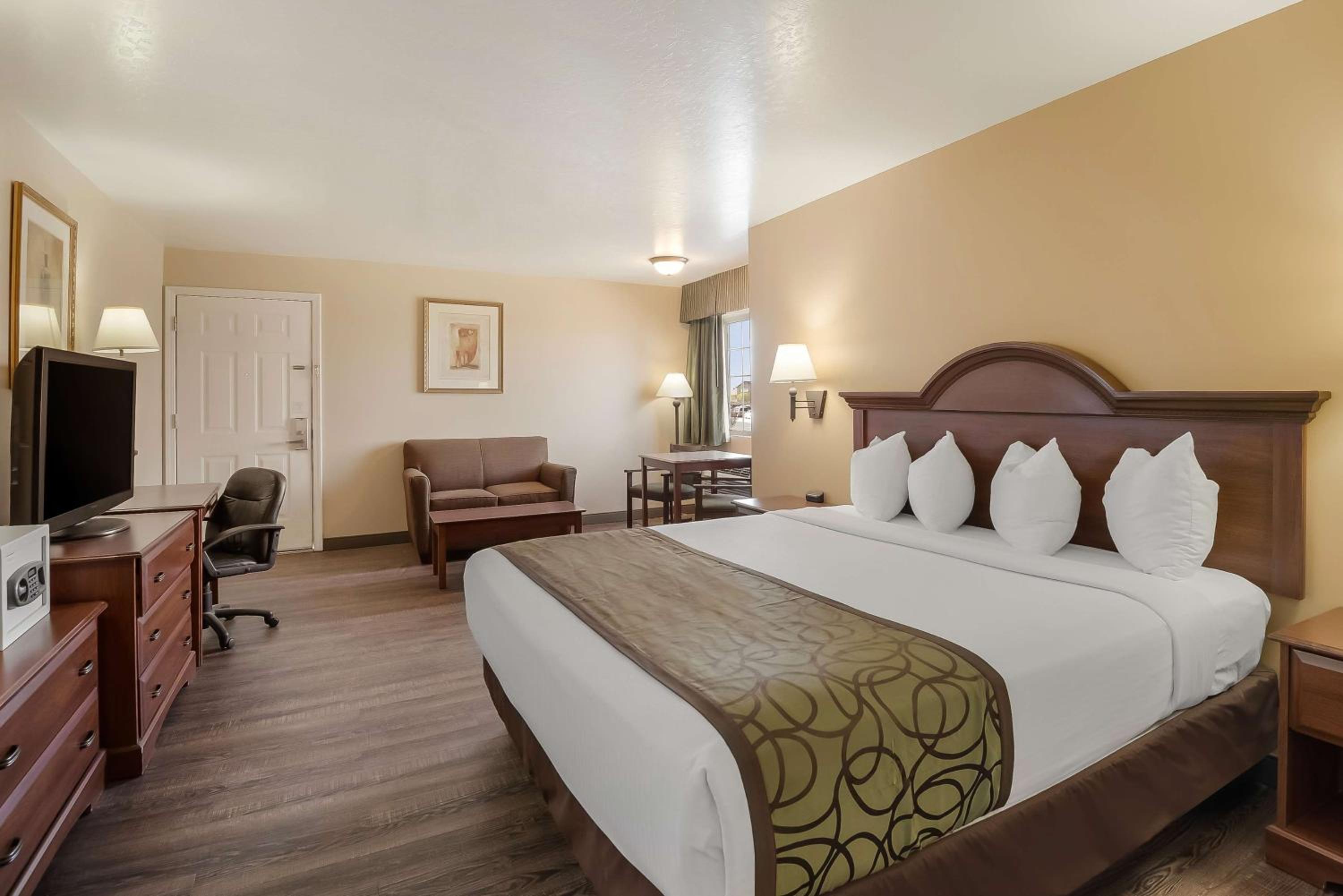 King Suite - Non-Smoking - Photo 3