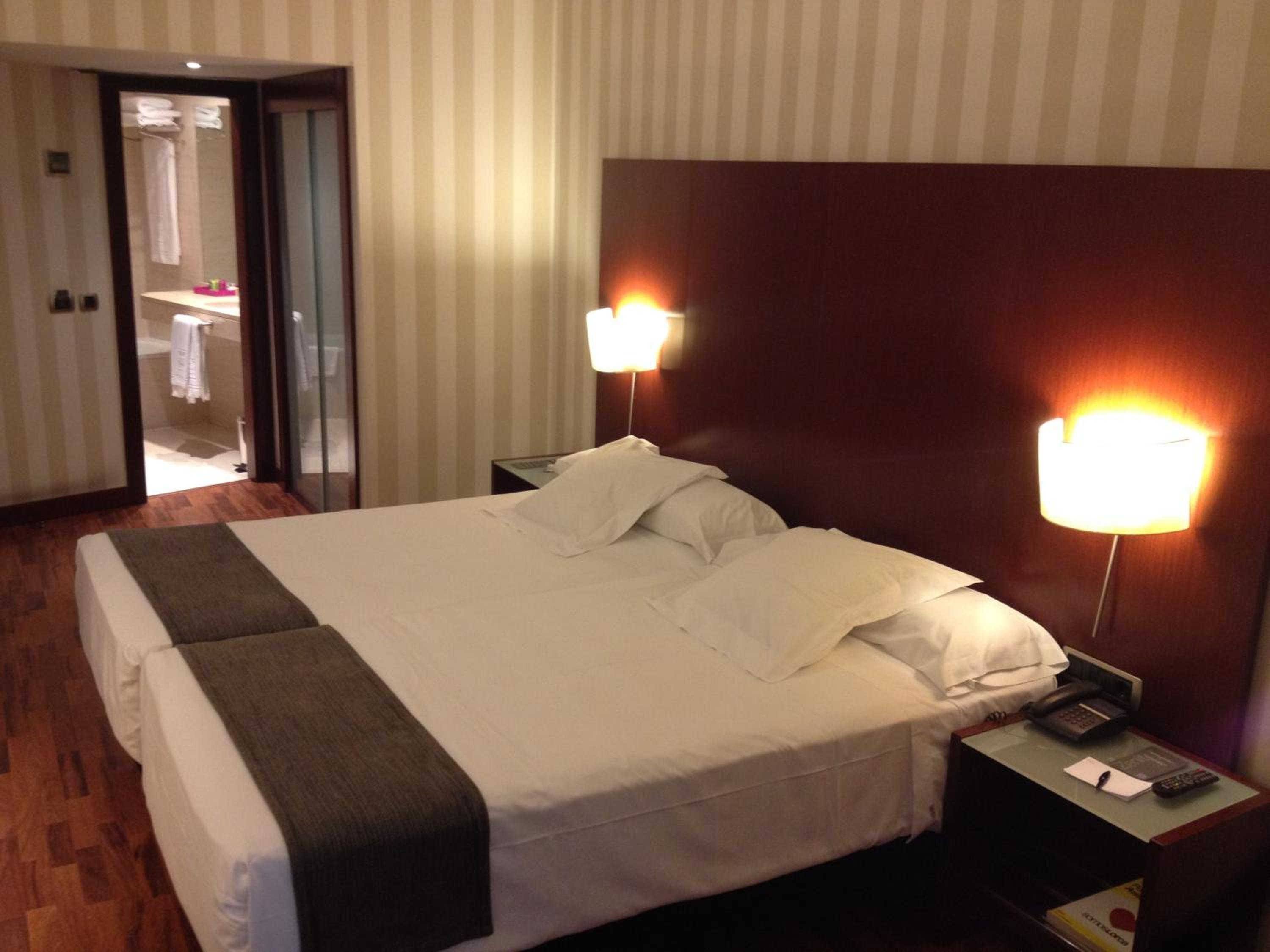 Twin Room - Photo 13
