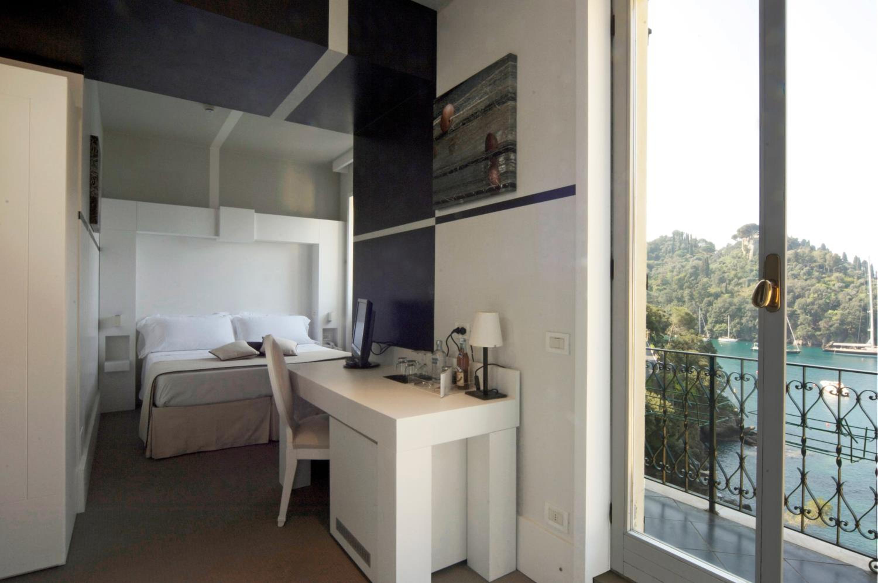 Deluxe Double or Twin Room with Sea View - Photo 3