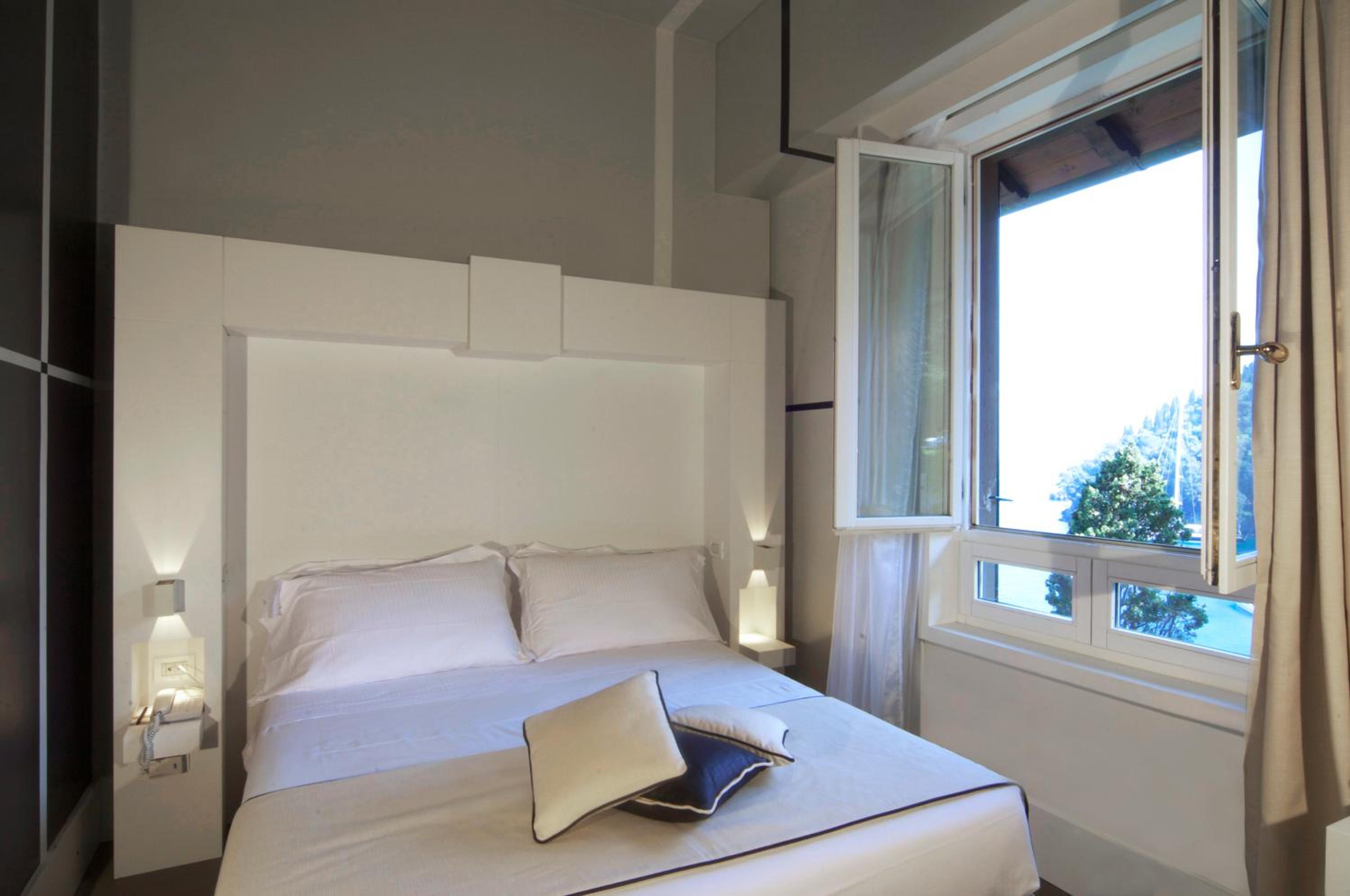 Deluxe Double or Twin Room with Sea View - Photo 2