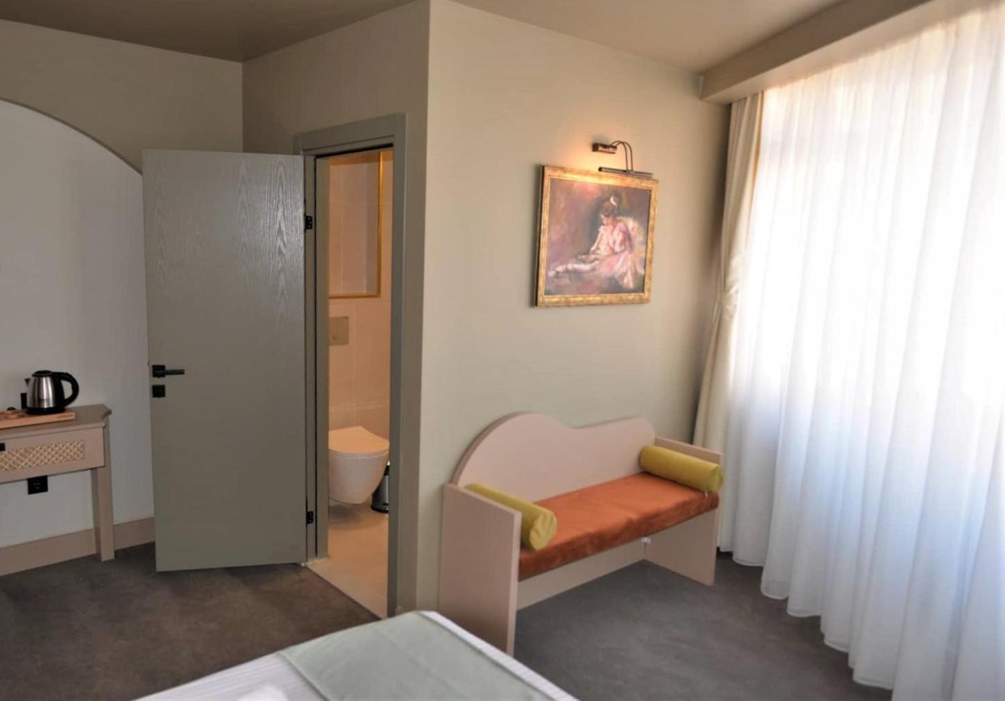 Deluxe Double Room photo 2