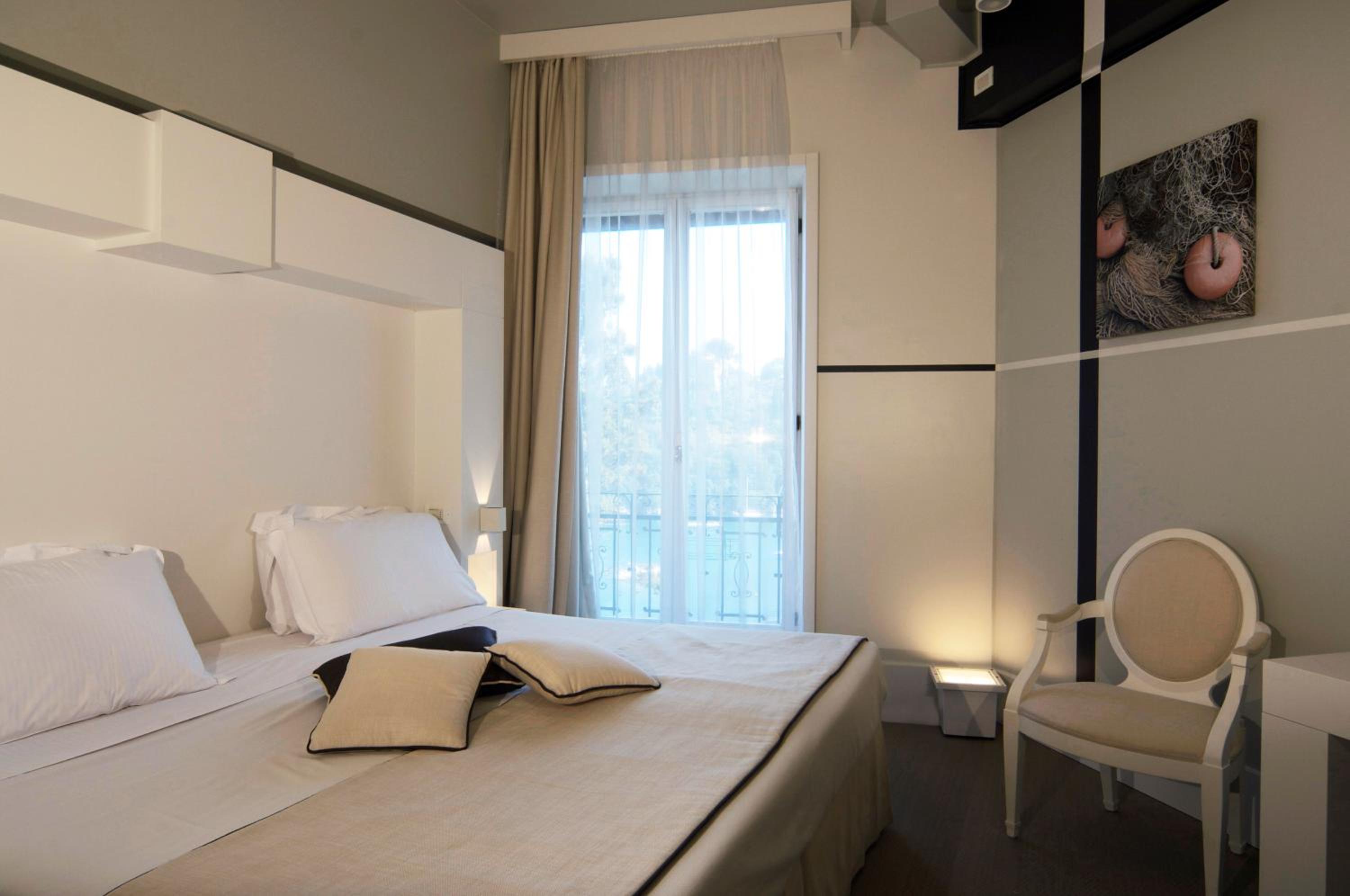 Deluxe Double or Twin Room with Sea View - Photo 4