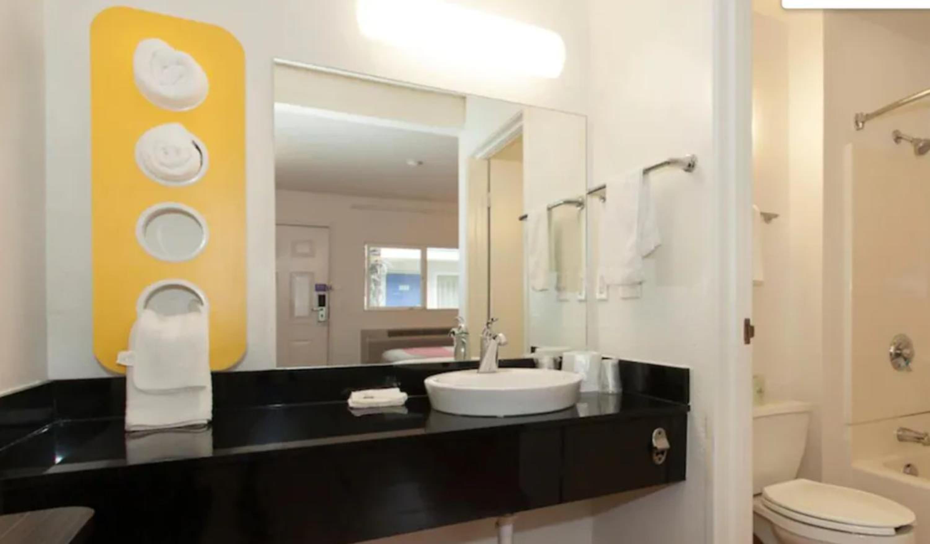 Deluxe Queen Room - Non-Smoking