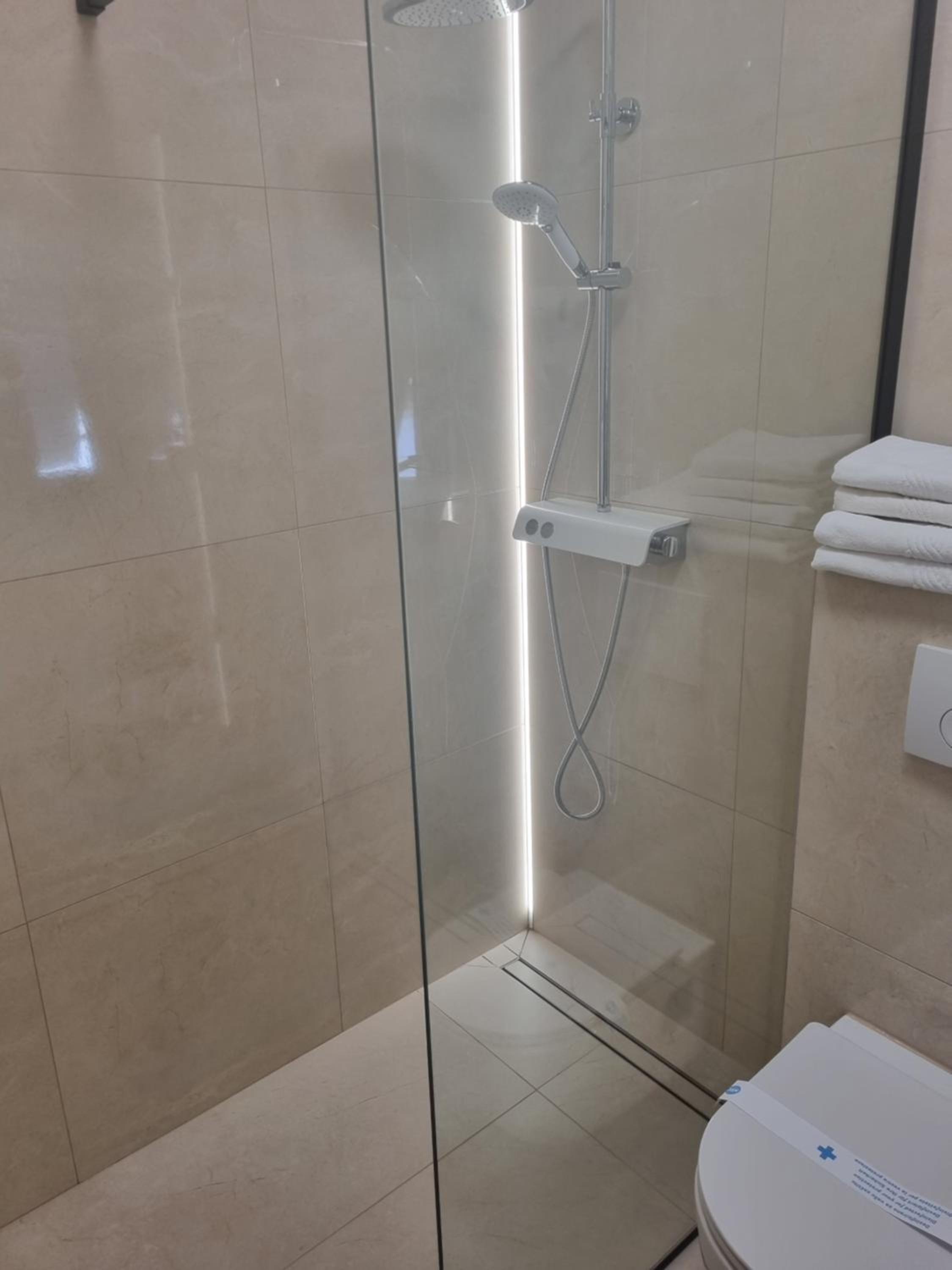 Deluxe Double Room with Side Sea View - Photo 2