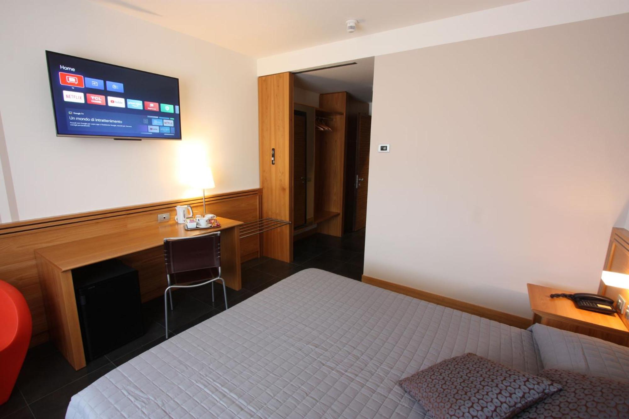 Double Room - Photo 9