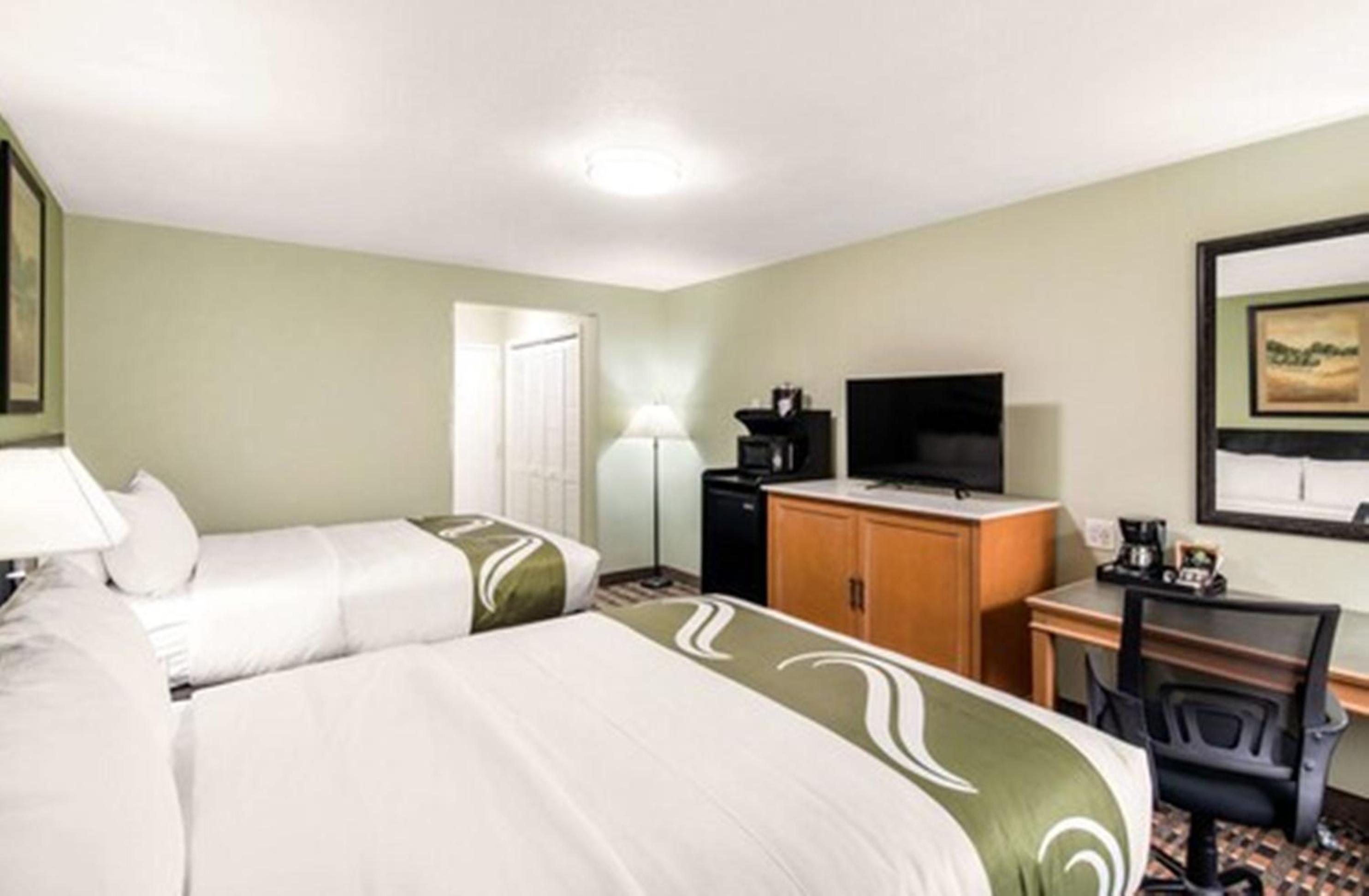 Quadruple Room with Two Double Beds and 4 Adults Occupancy (Accessible) photo 3