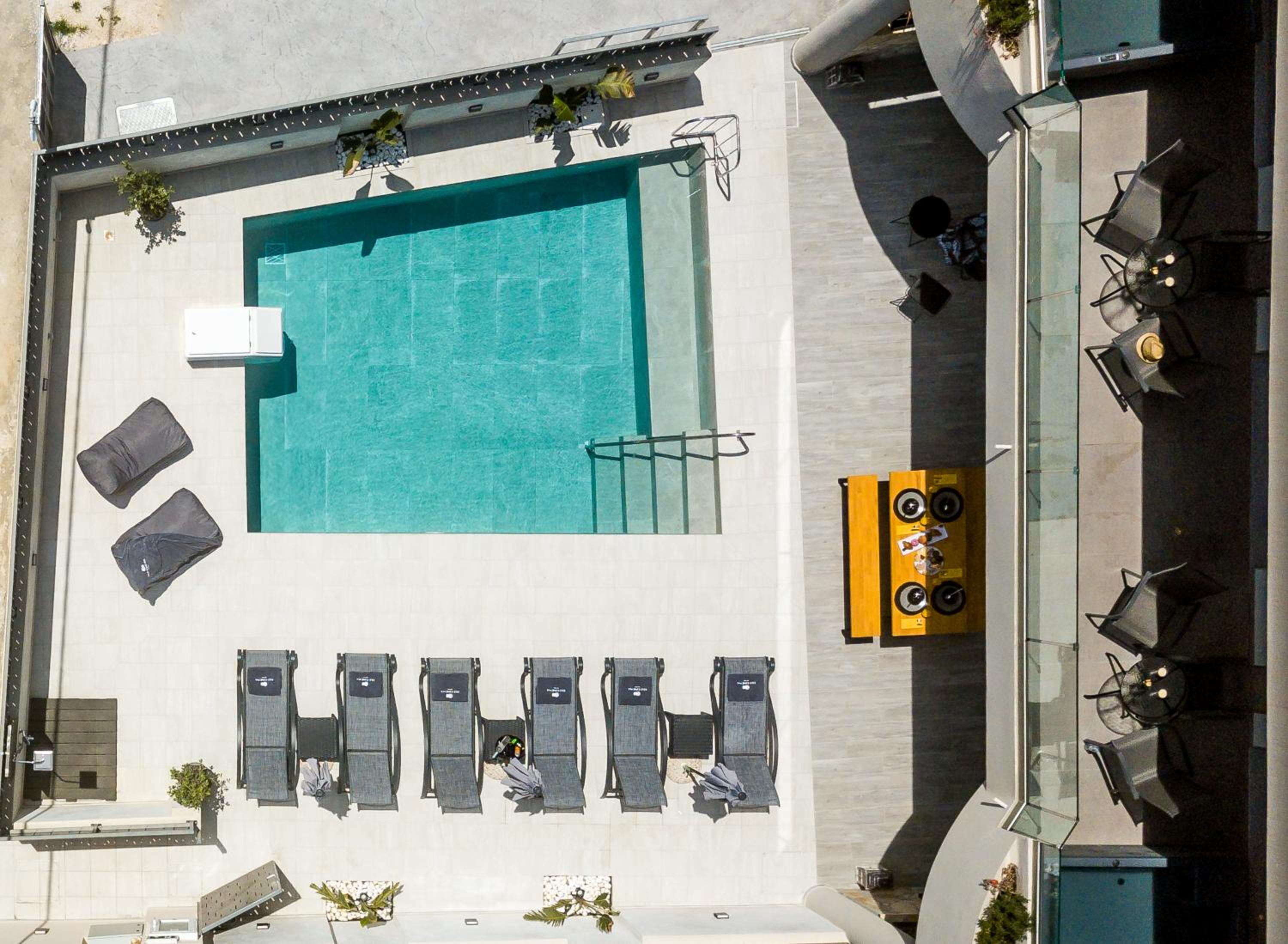 Three-Bedroom Apartment with Private Pool photo 1