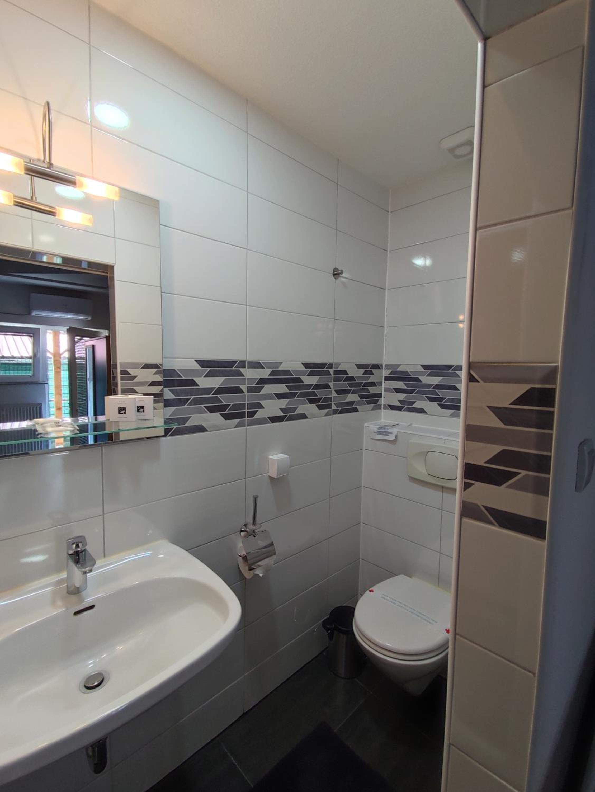 Standard Double Room photo 3