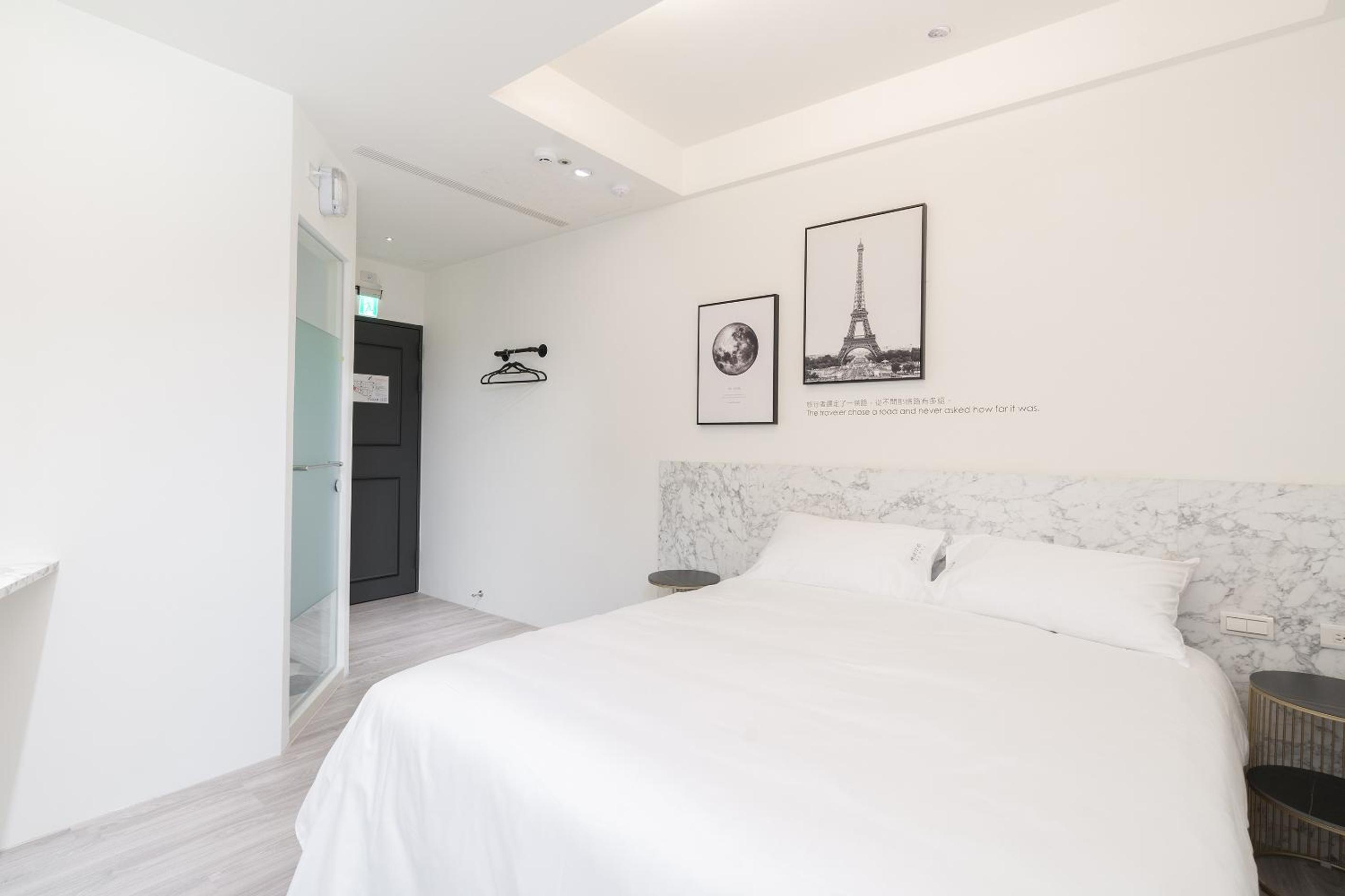 Standard Double Room - Photo 22