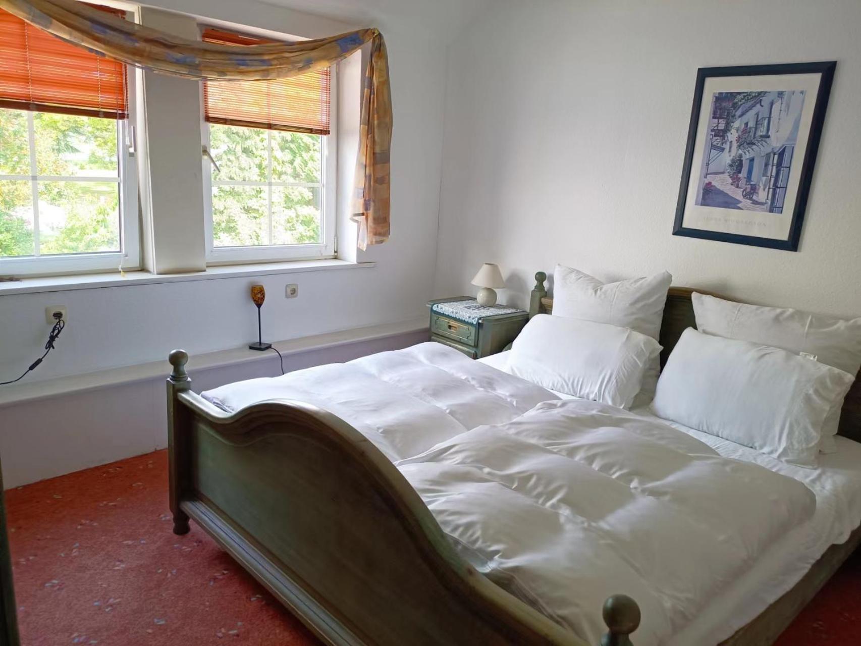 Double Room with Shared Bathroom photo 3