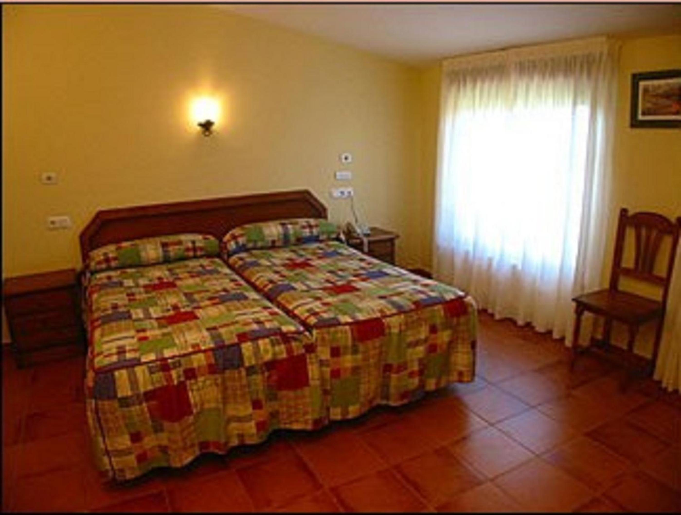 Standard Twin Room with Mountain View - Photo 5