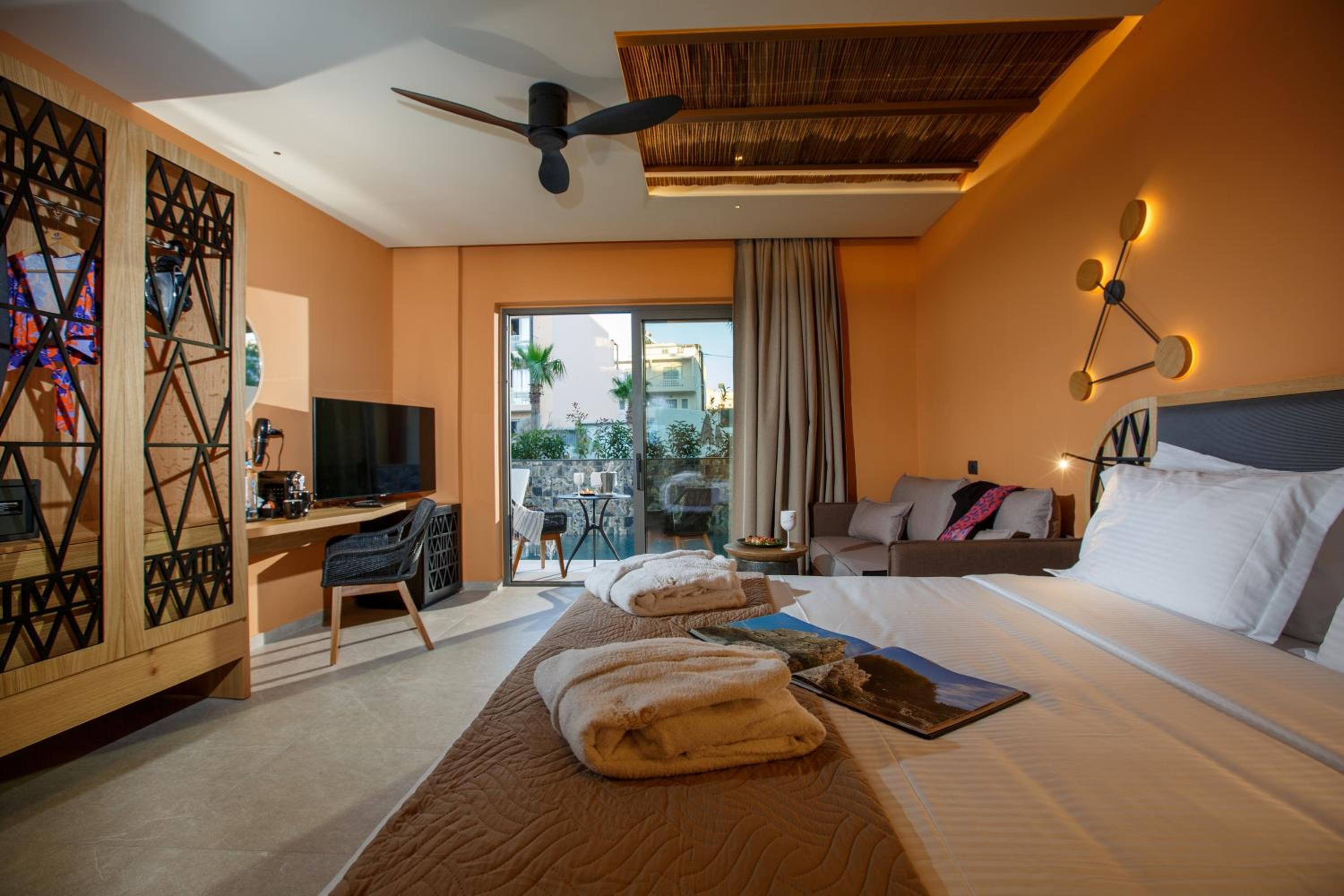 Junior Suite with Private Pool - Photo 27