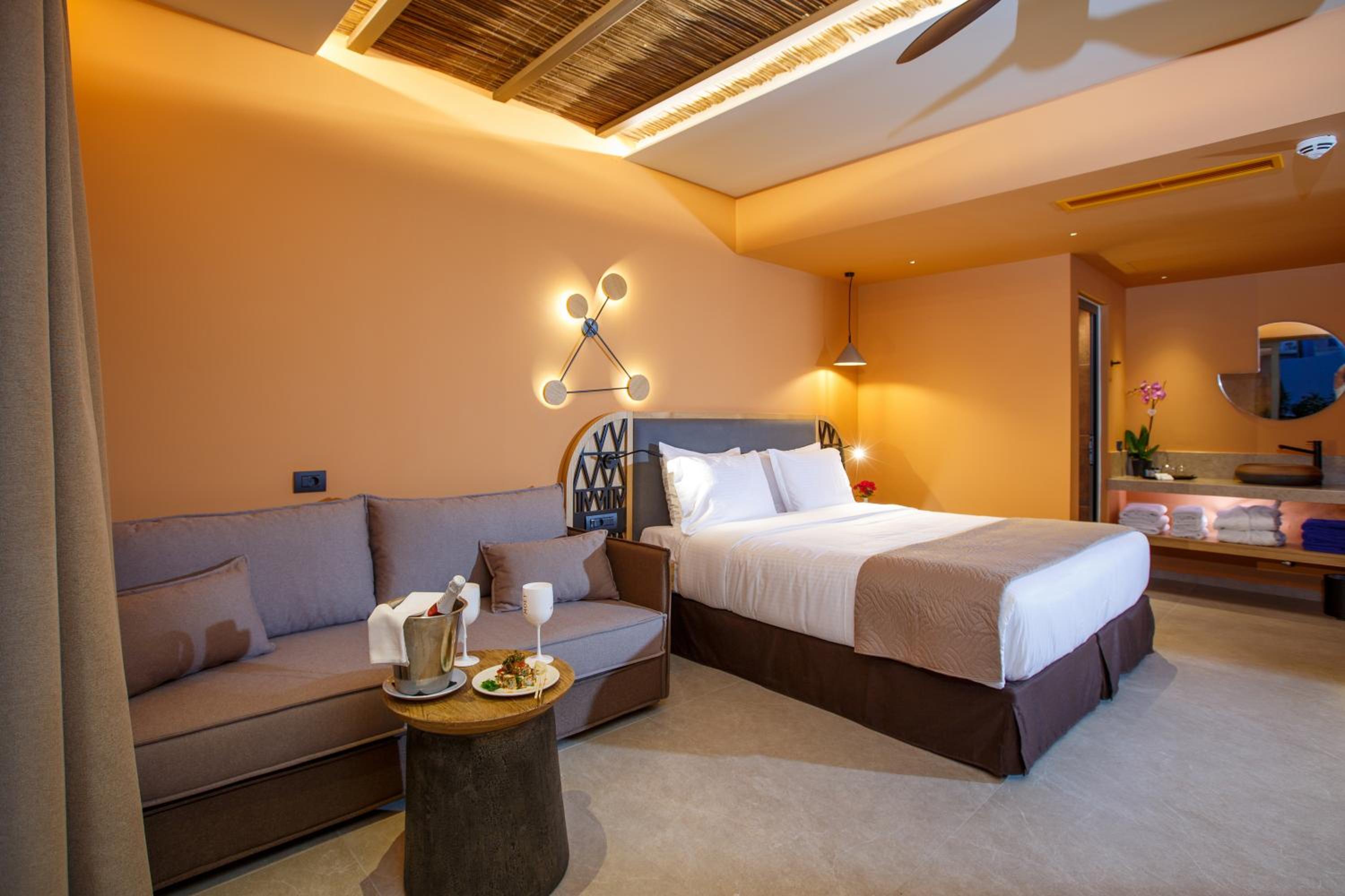 Junior Suite with Private Pool - Photo 28
