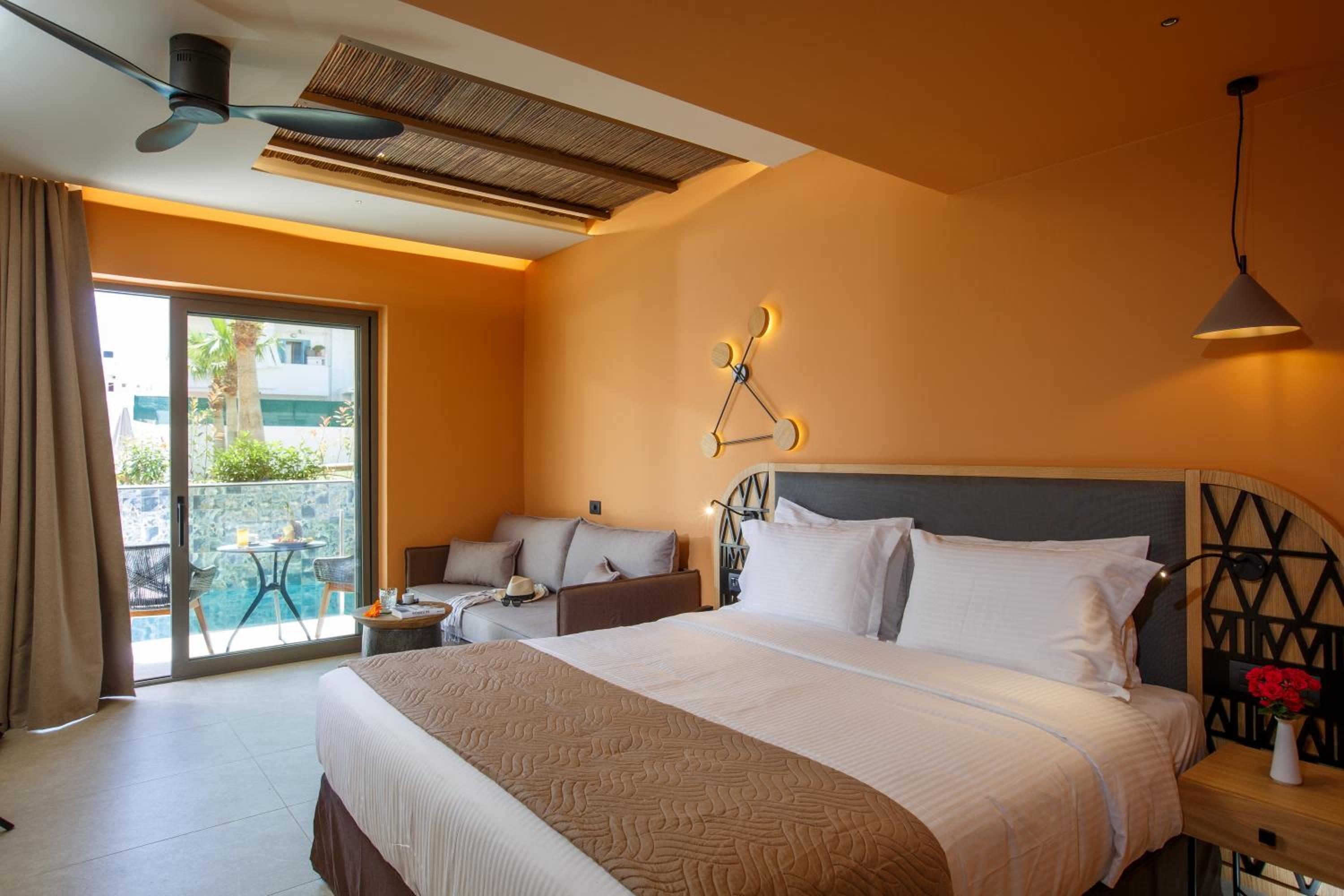 Junior Suite with Private Pool - Photo 2
