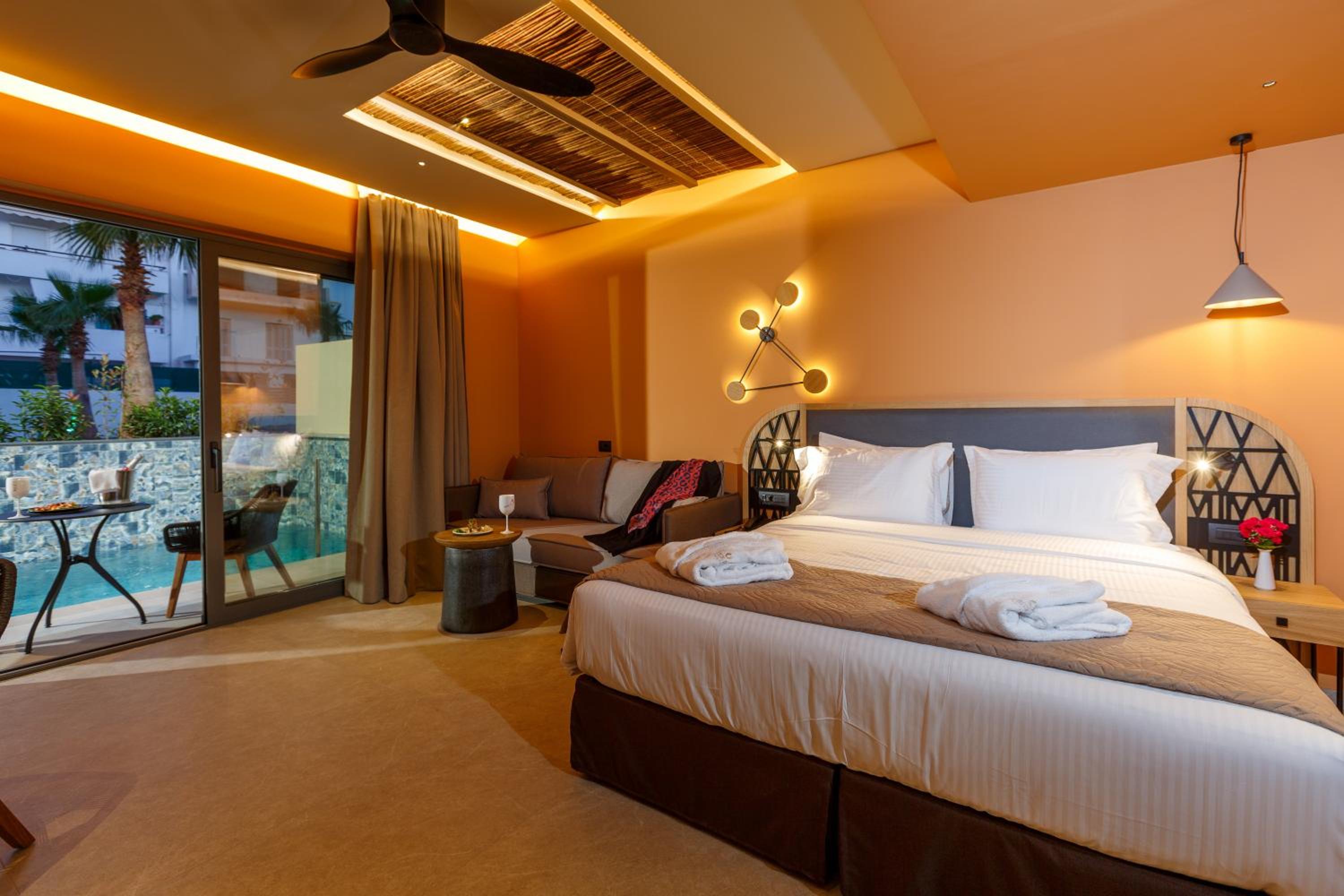 Junior Suite with Private Pool - Photo 25