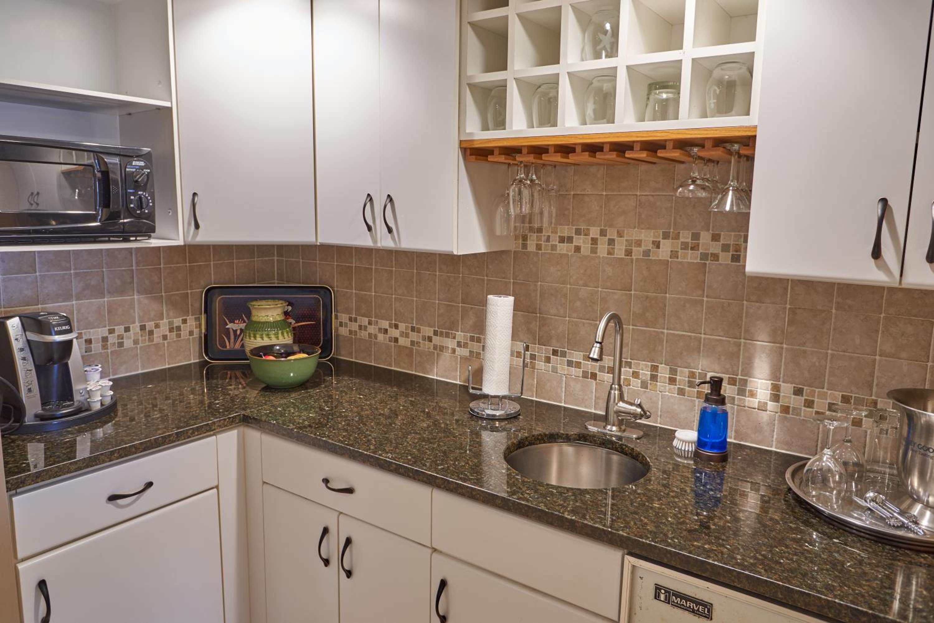 Deluxe King Suite - Photo 6