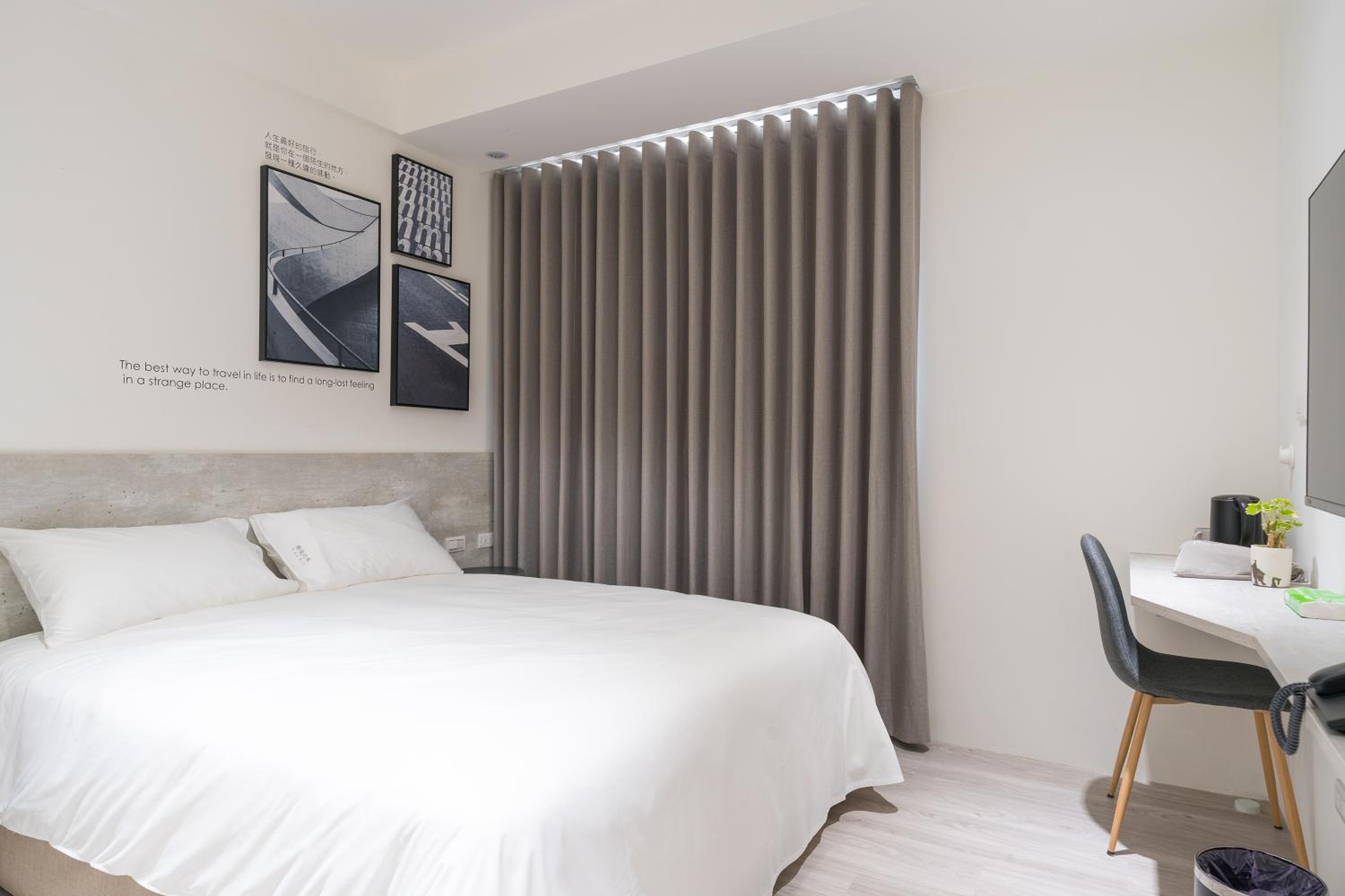Standard Double Room - Photo 18