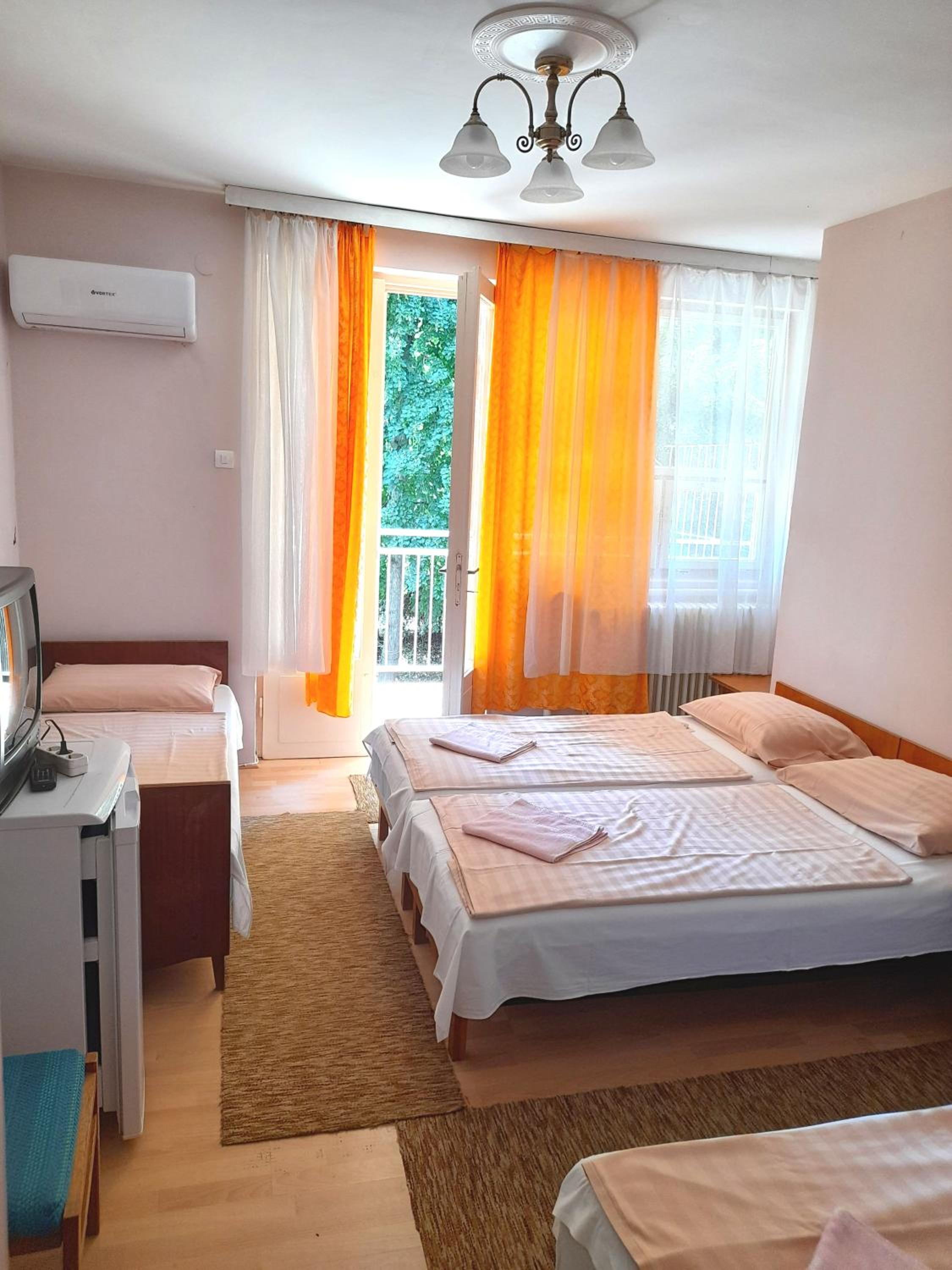 Quadruple Room with Balcony photo 1