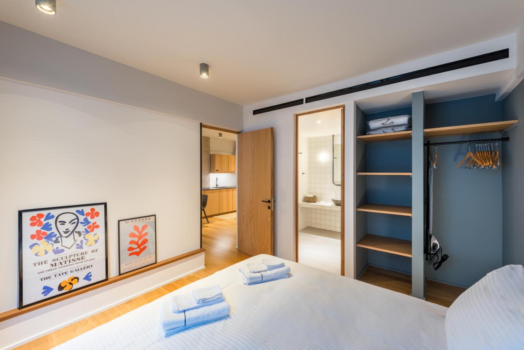Two-Bedroom Family Apartment with City View photo 3
