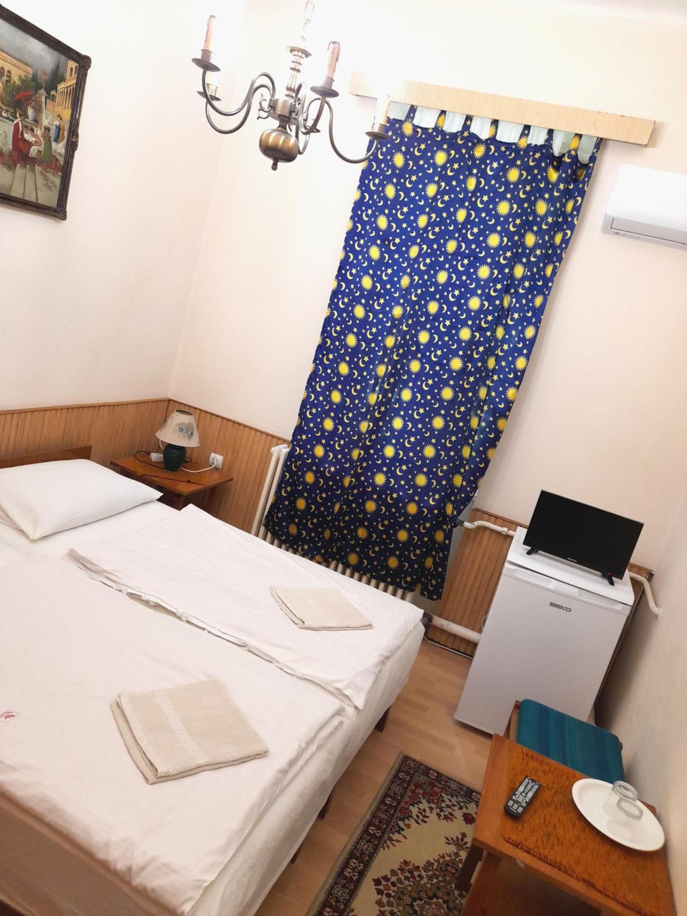 Double or Twin Room with Private Bathroom photo 3