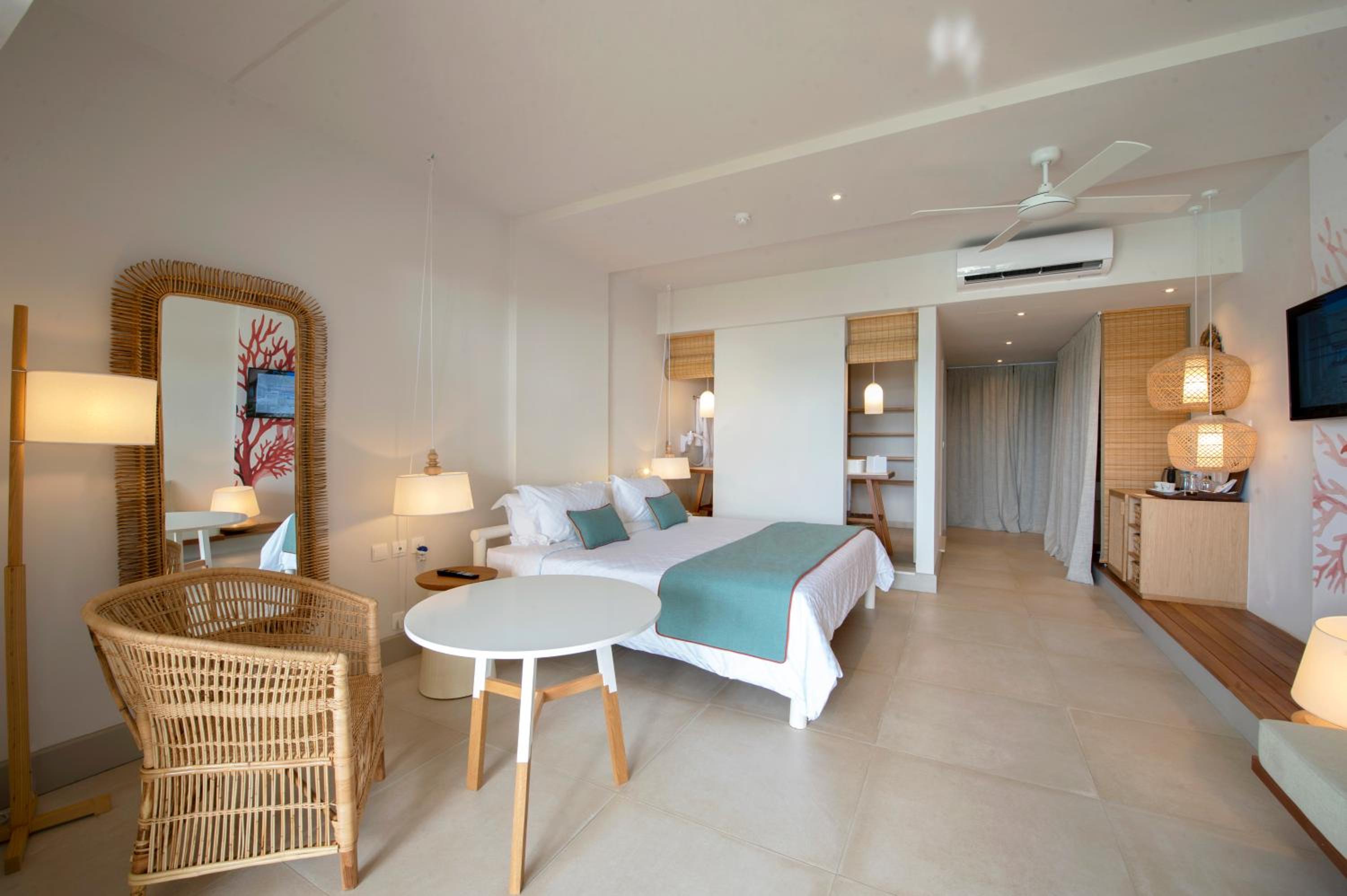Superior Room with Sea View - Photo 4