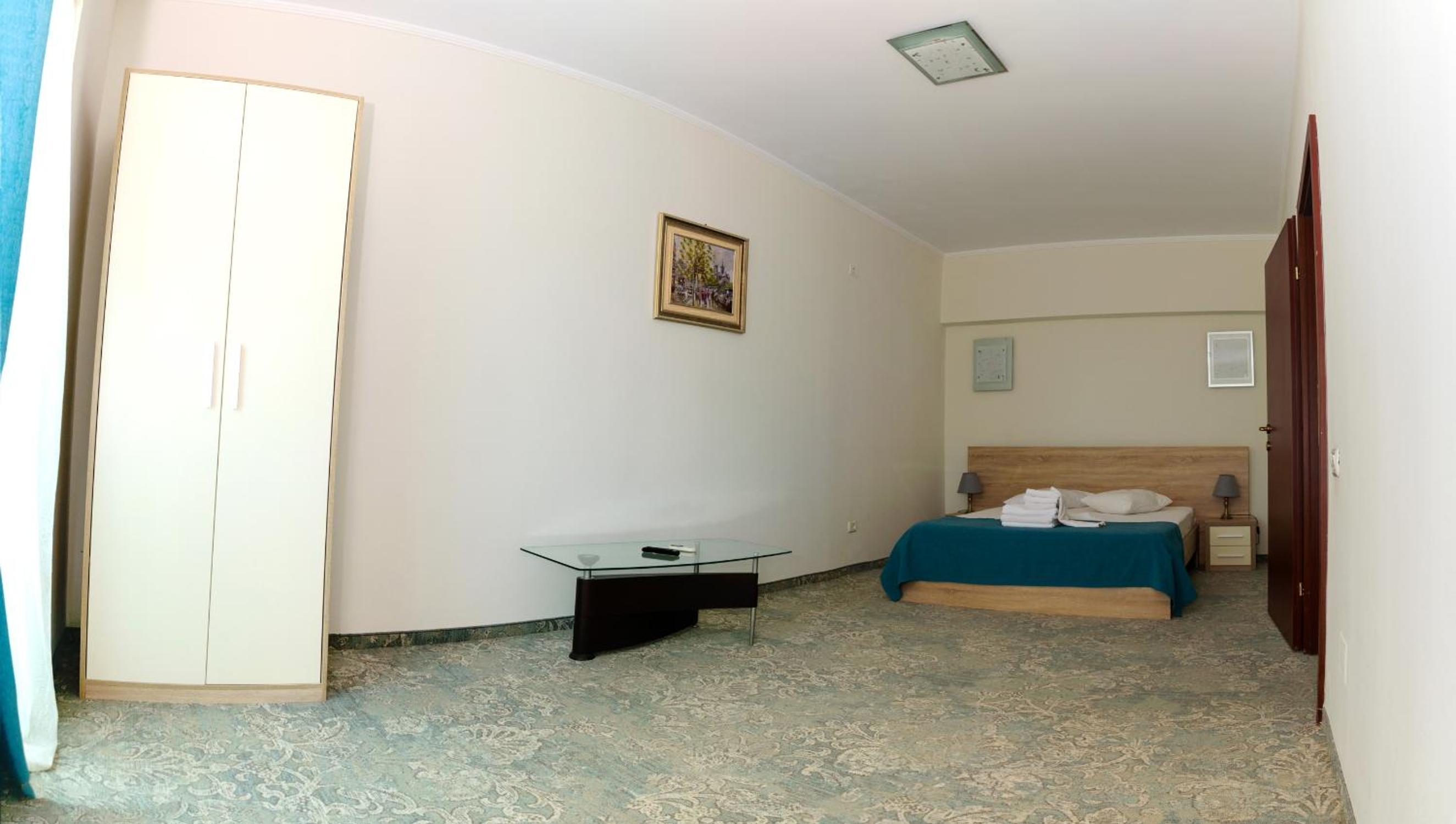 Apartment with Balcony ***