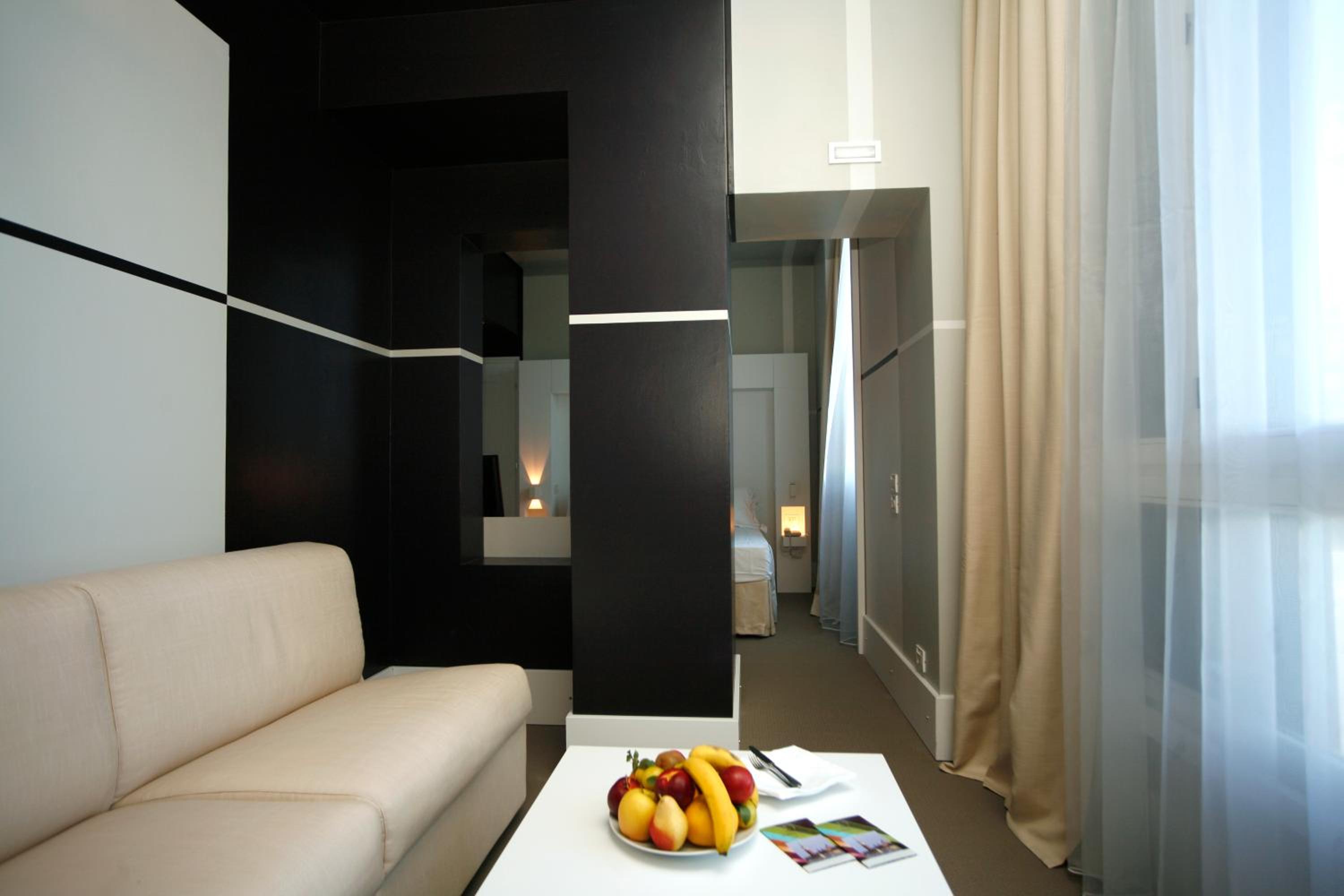 Superior Family Room photo 3