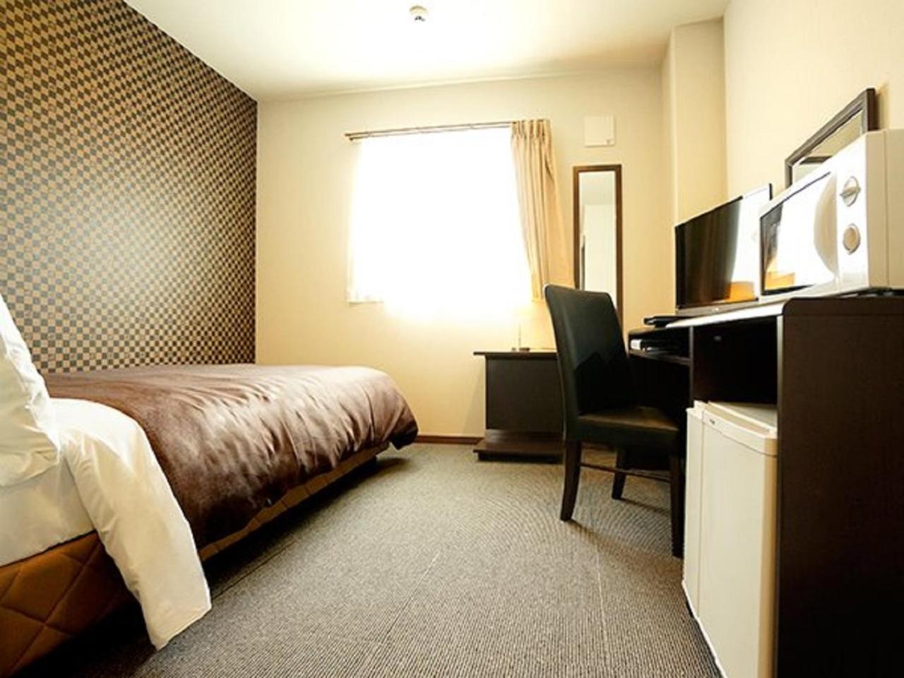 Premium Small Double Room - Smoking photo 3