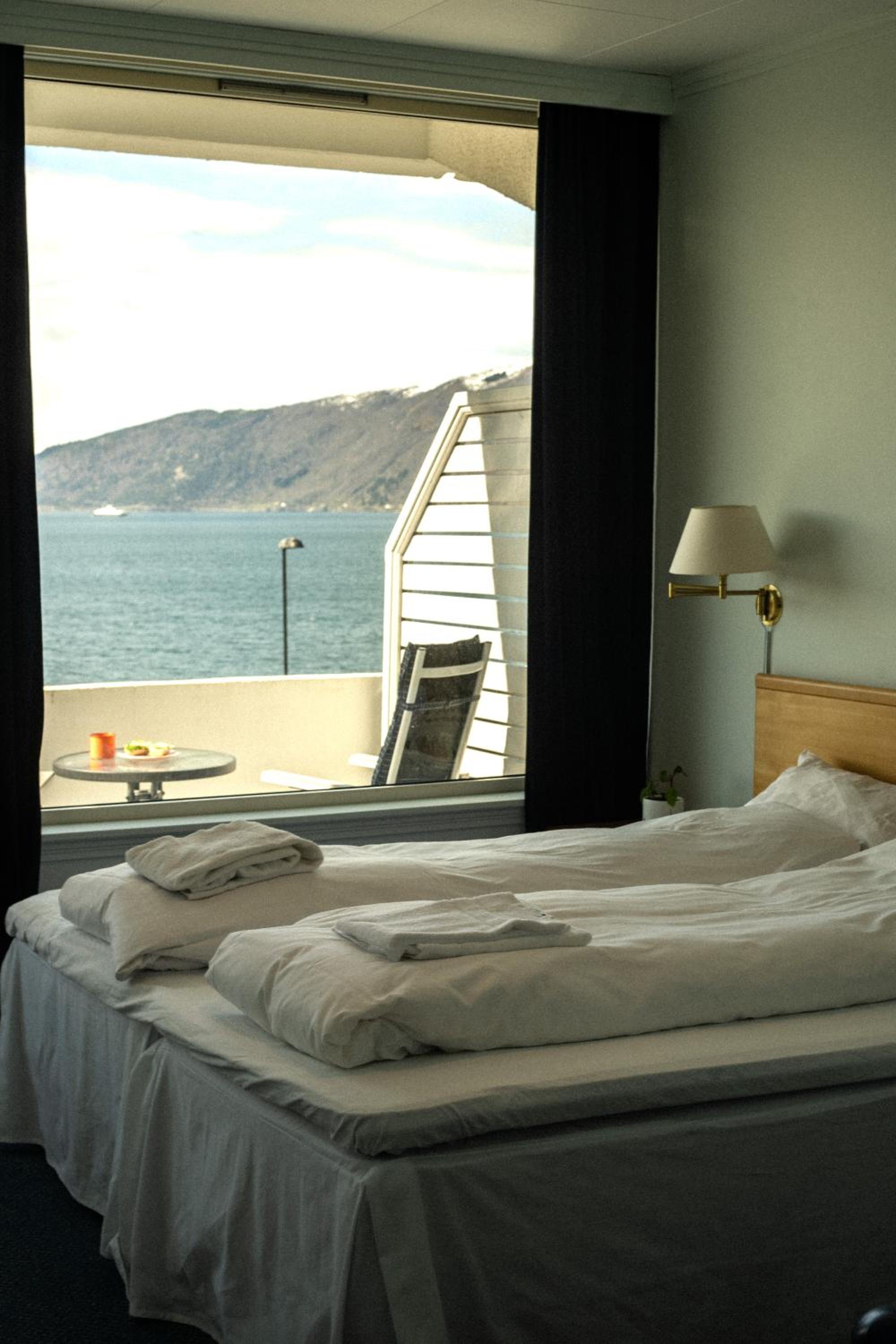 Twin Room with Sea View - Photo 3