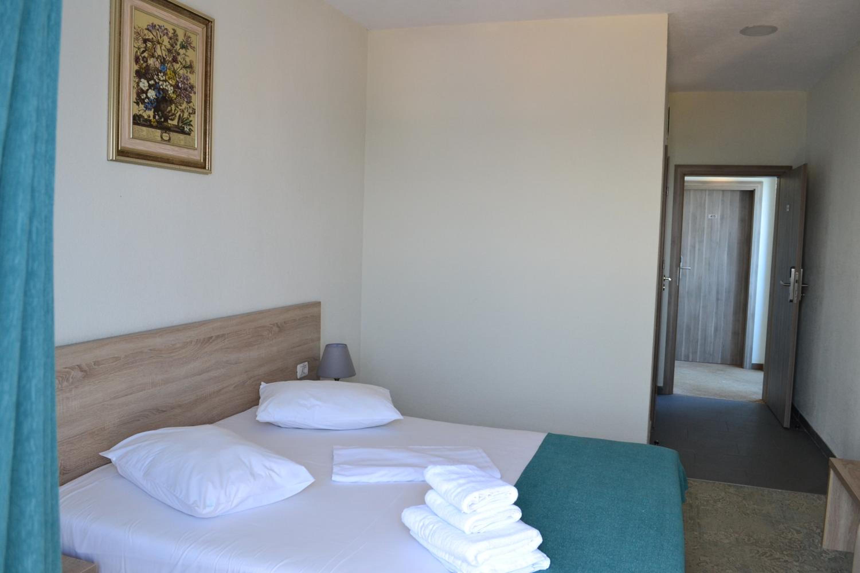 Small Double Room *** - Photo 1