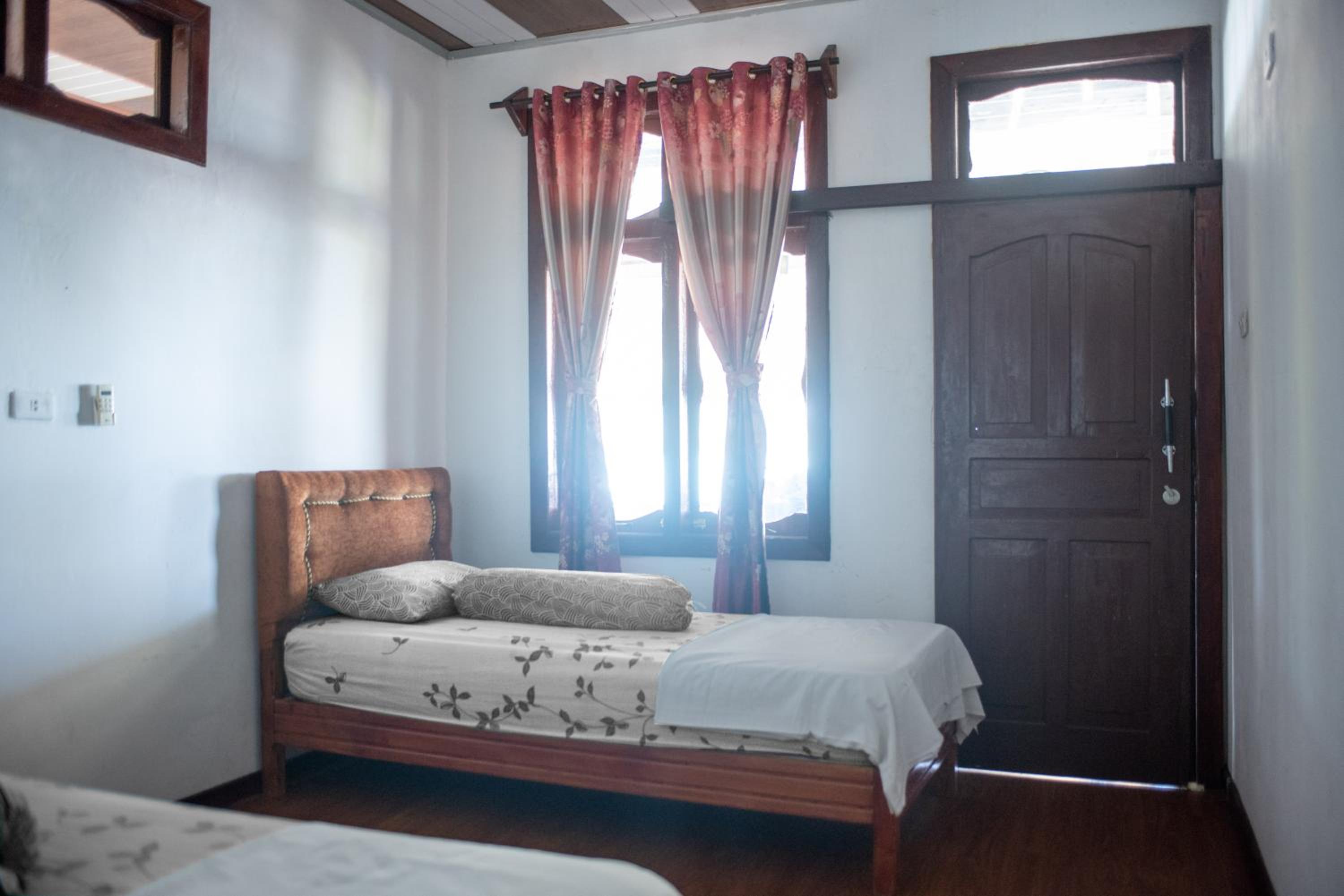 Twin Room with Private Bathroom photo 1