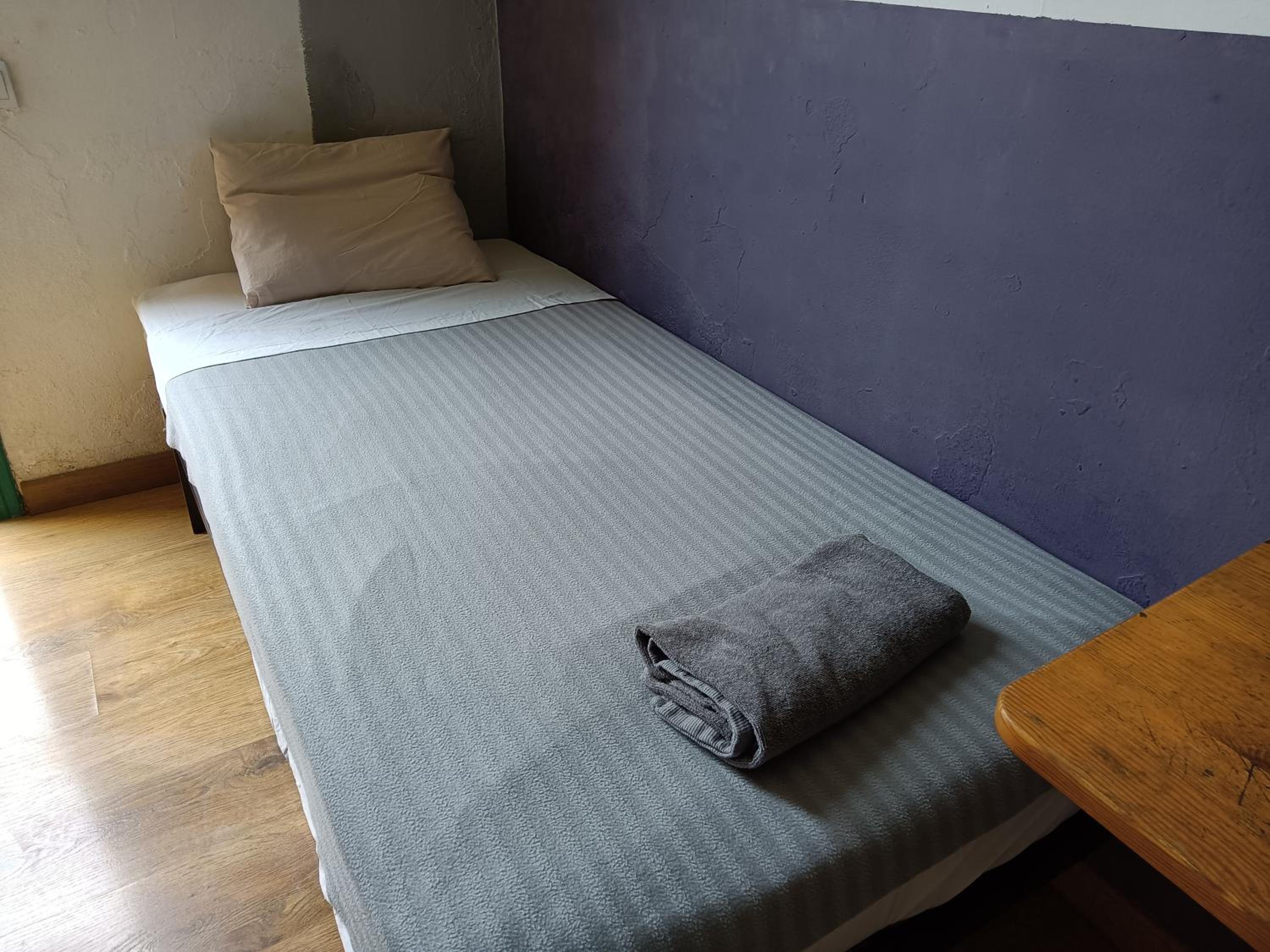 Standard Single Room with Shared Bathroom photo 2